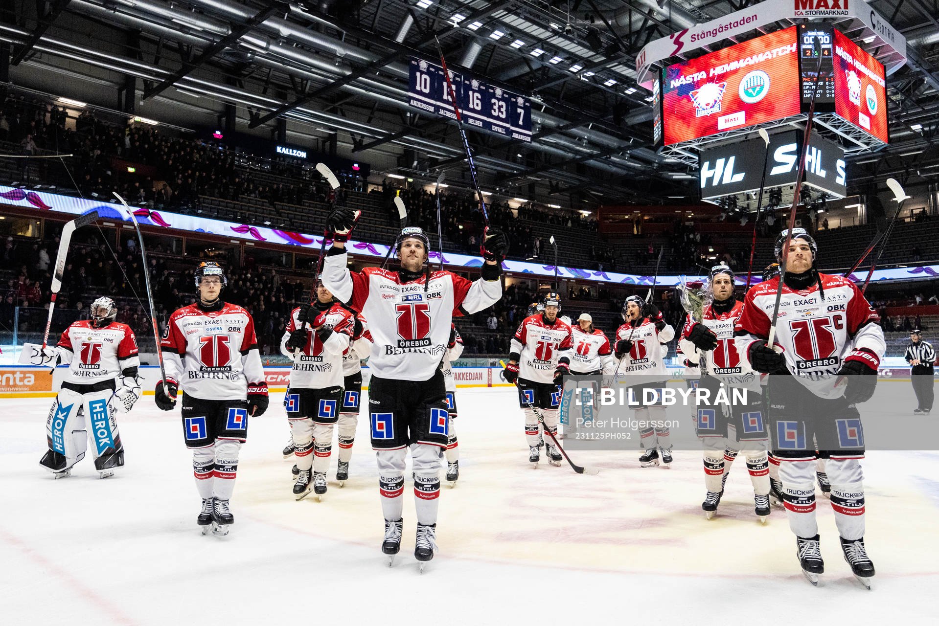 Örebros spelare jublar