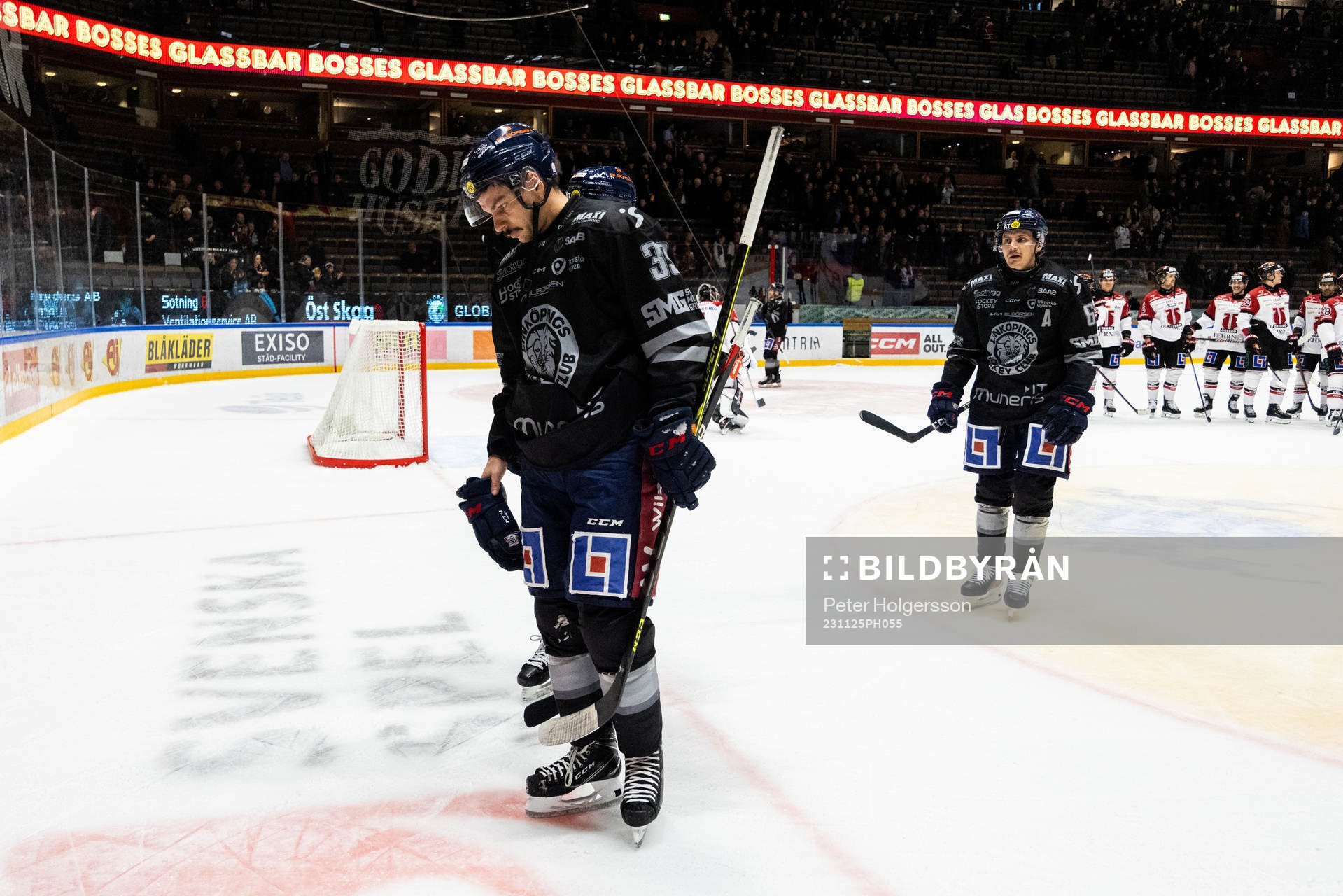 Linköpings Ty Rattie deppar