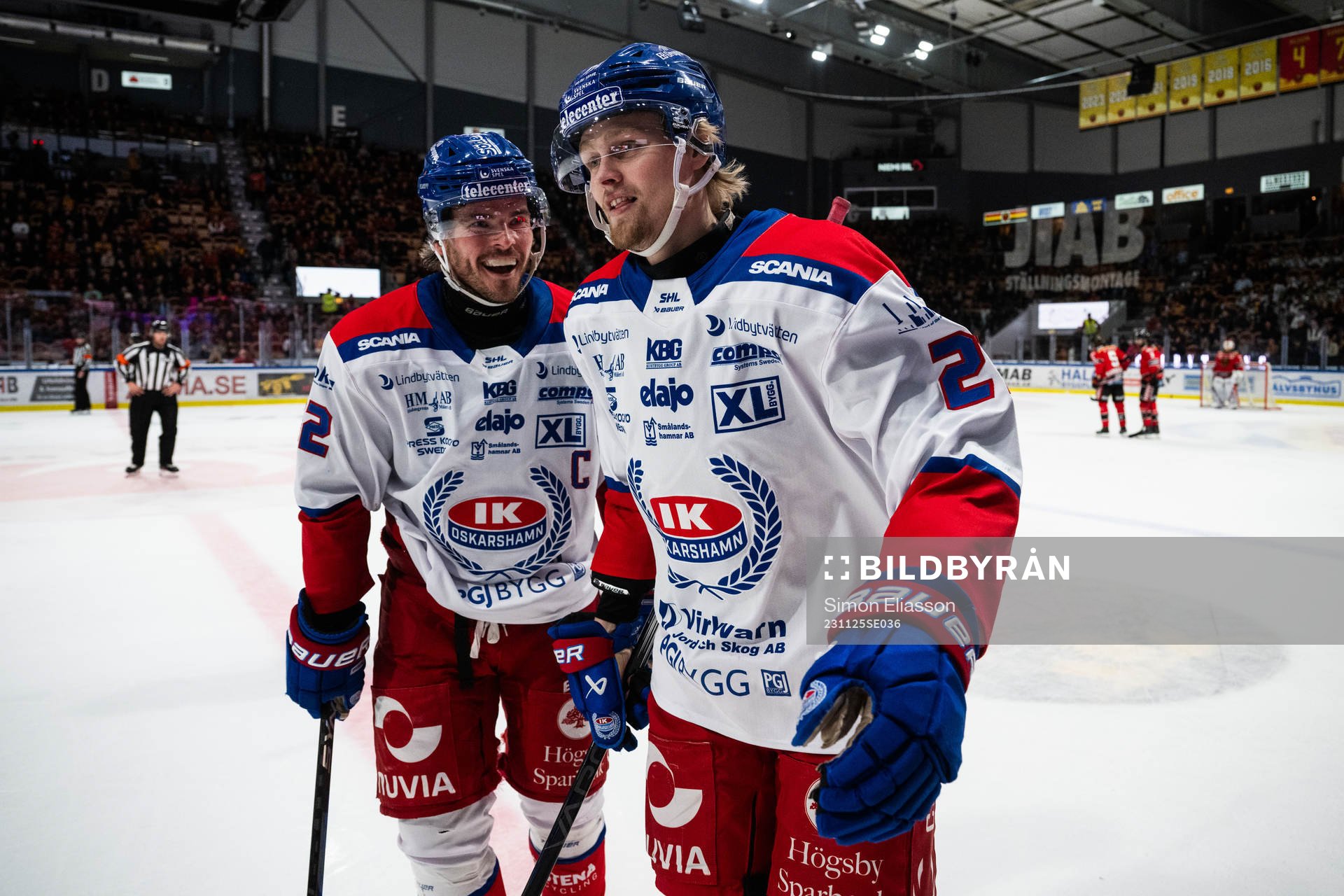 Oskarshamns Oscar Engsund och Hampus Karlsson jublar