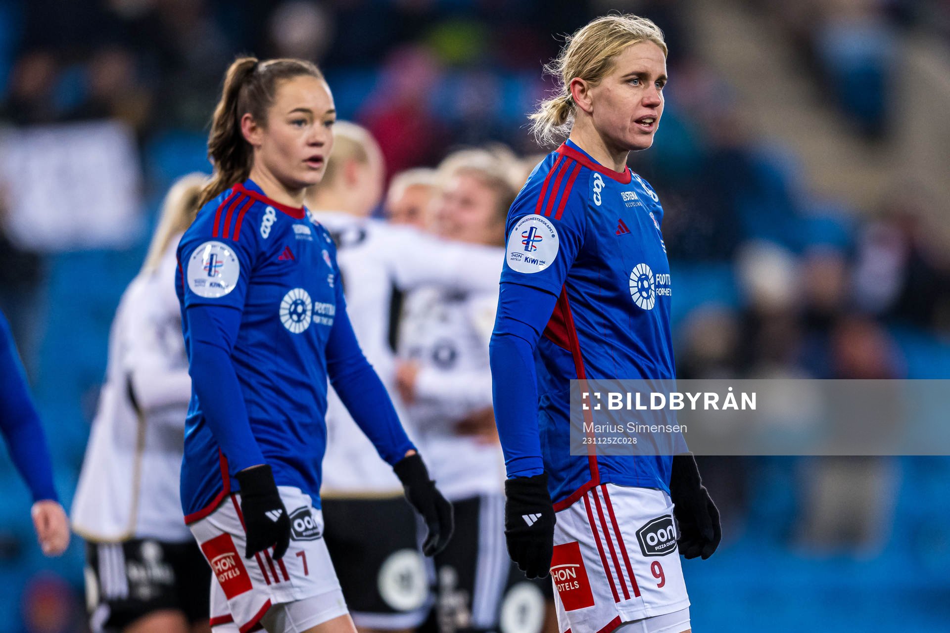 Janni Thomsen and Elise Thorsnes of Vålerenga looks