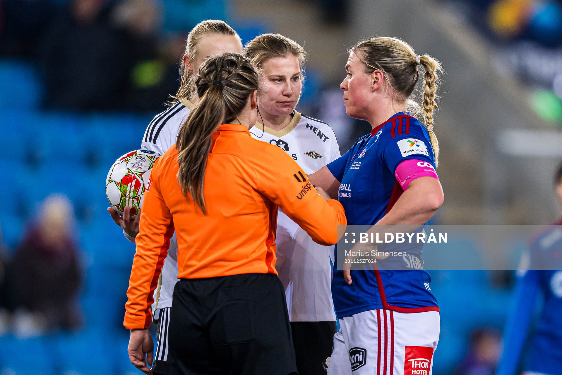 Cesilie Andreassen of Rosenborg and Ingibjörg
