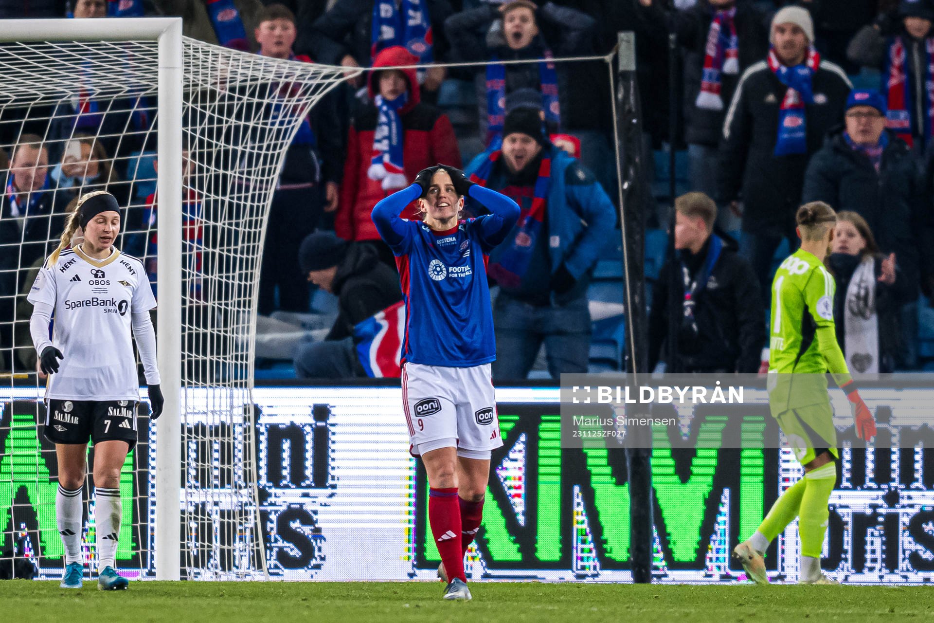 Elise Thorsnes of Vålerenga looks dejected