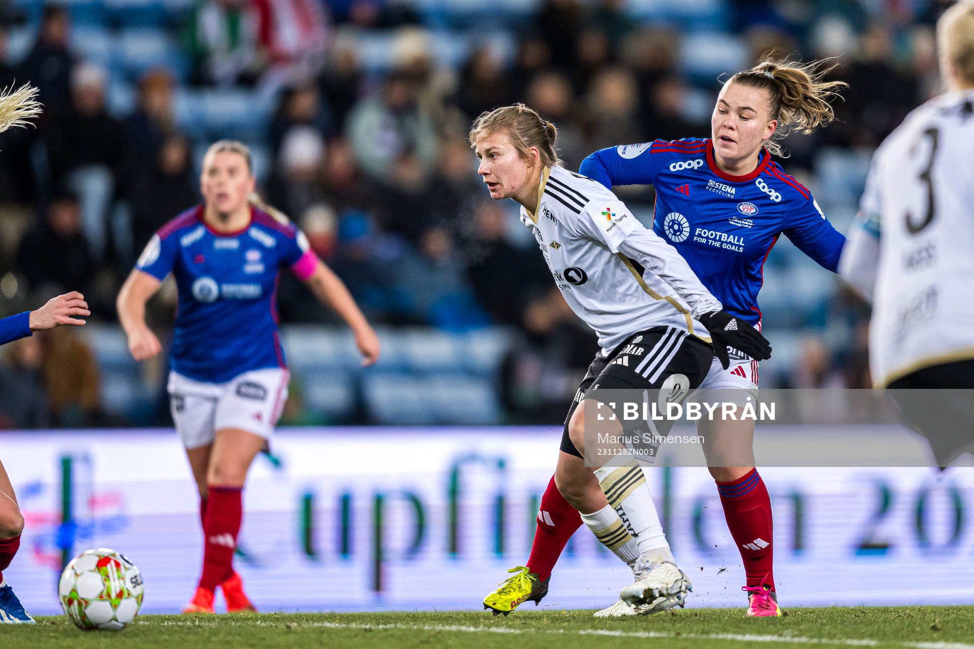 Cesilie Andreassen of Rosenborg and Olaug Tvedten of