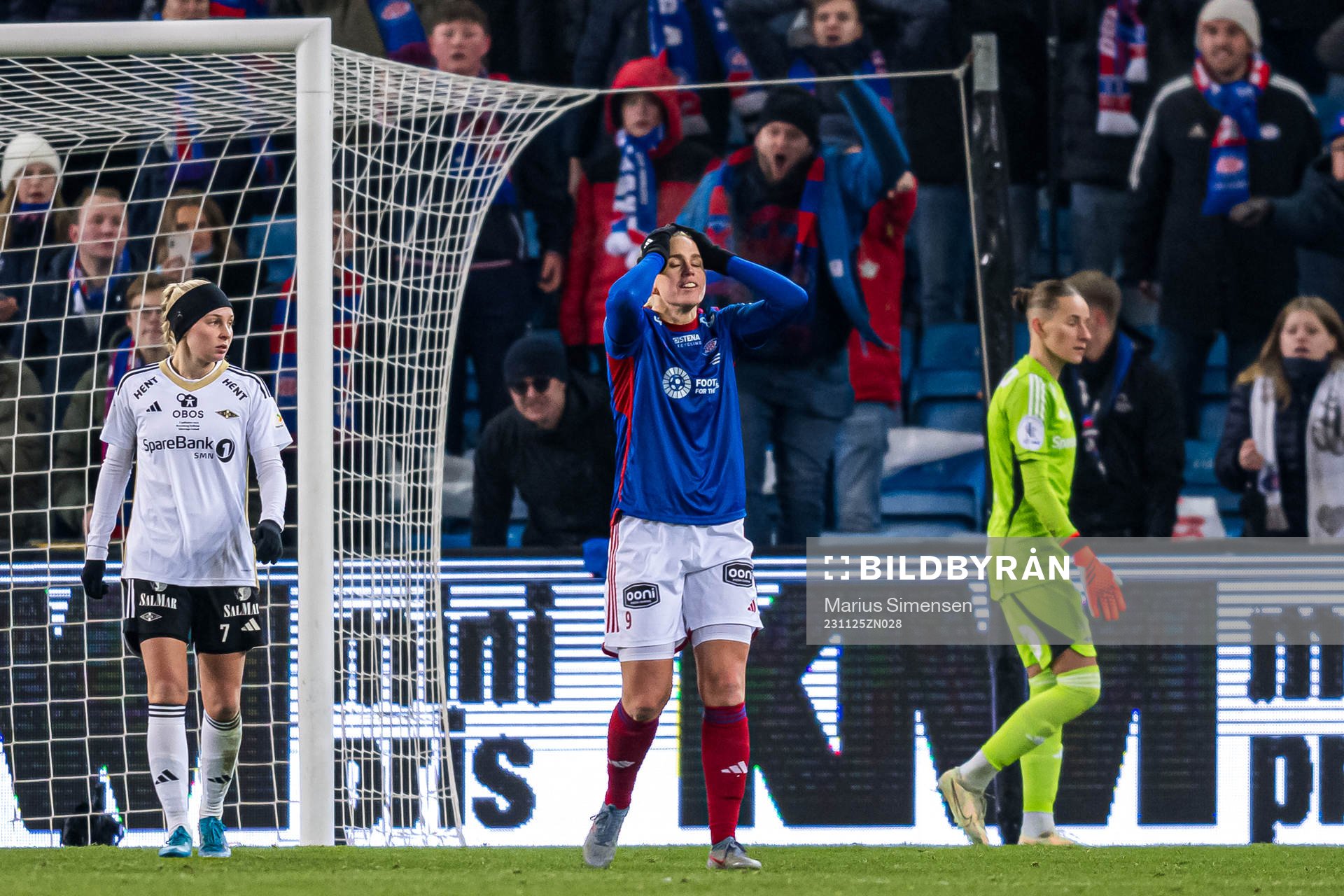 Elise Thorsnes of Vålerenga looks dejected