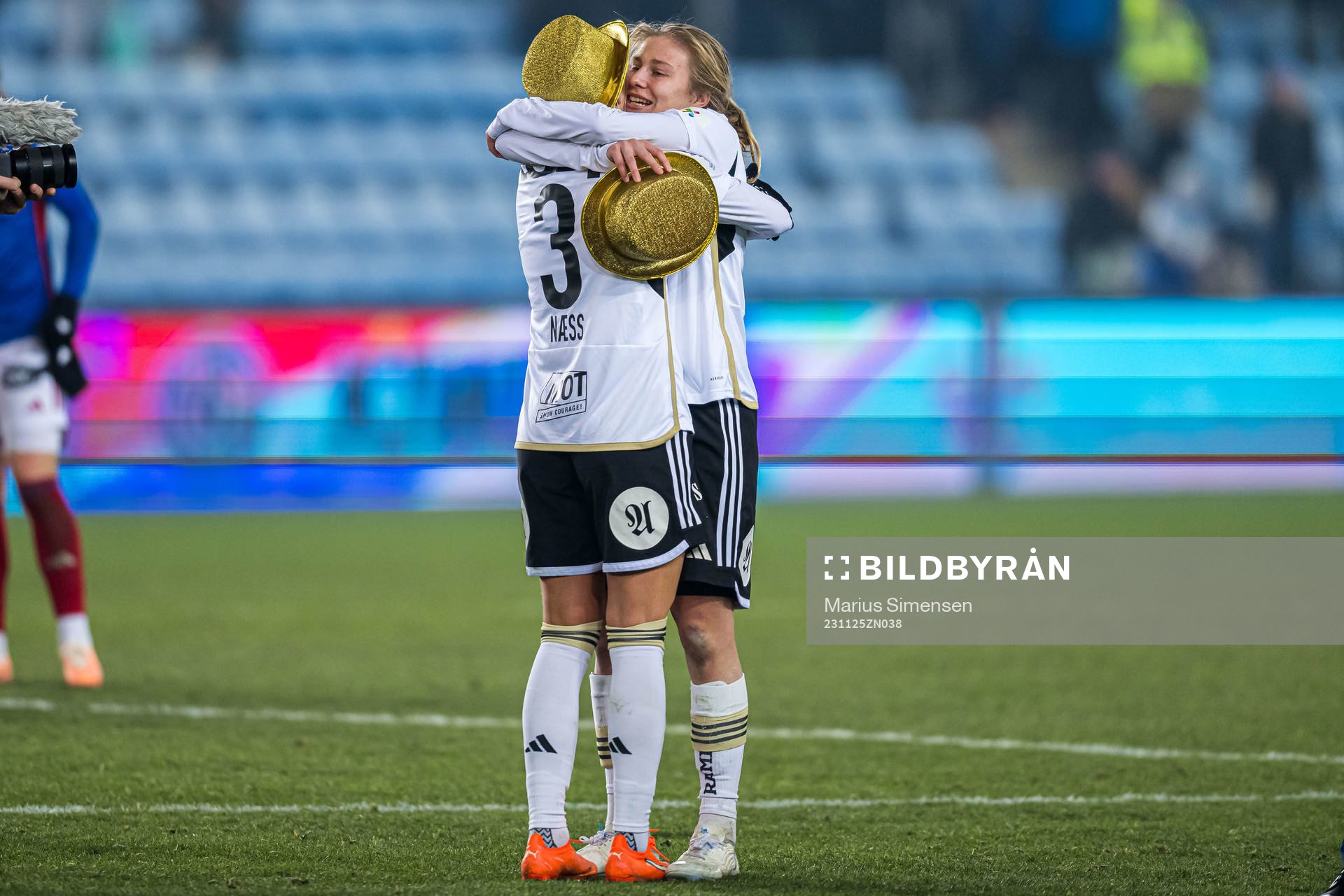 Mali Lilleås Næss and Cesilie Andreassen of Rosenborg