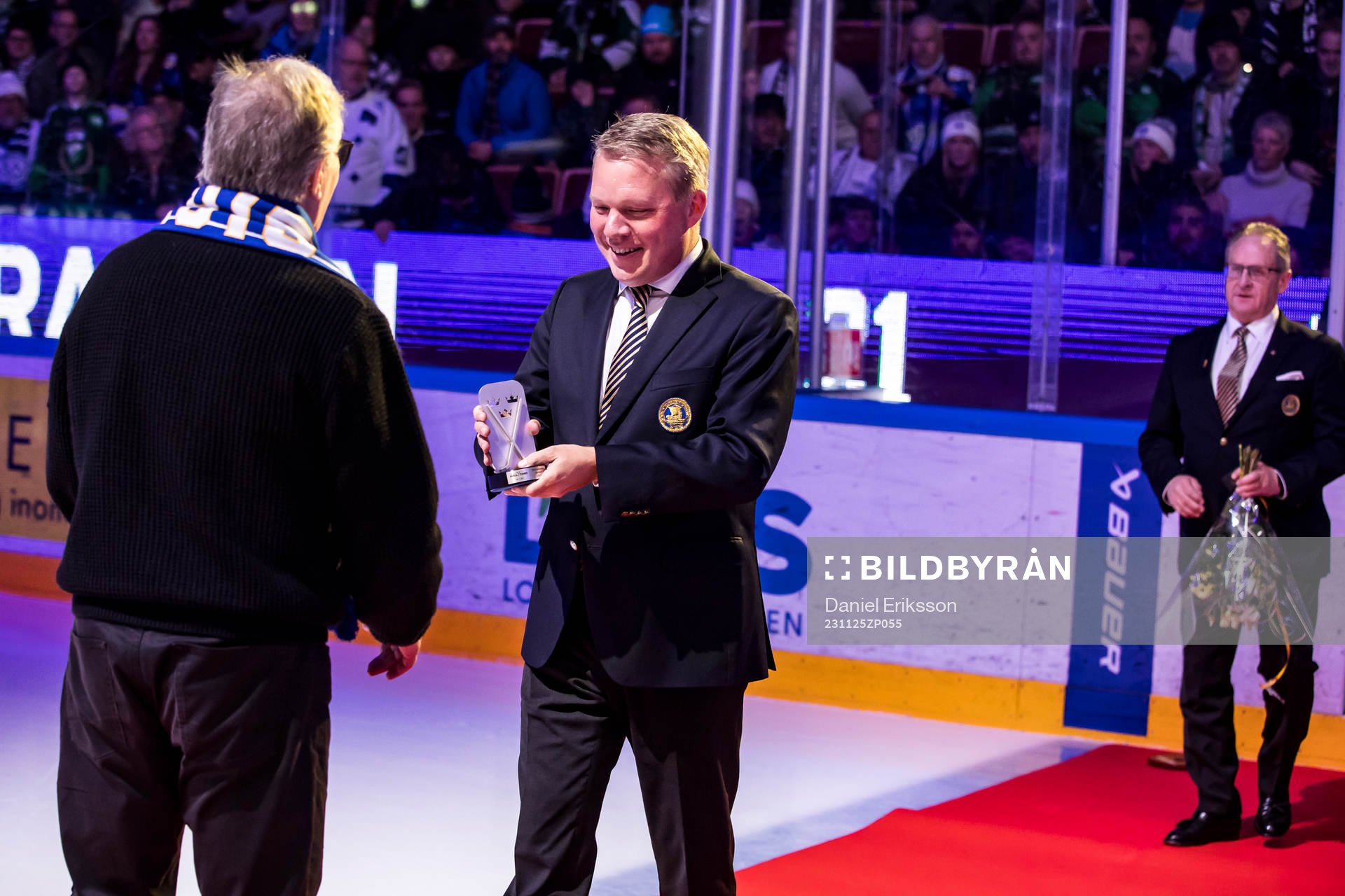 Dan Labraaten hyllas av Anders Larsson