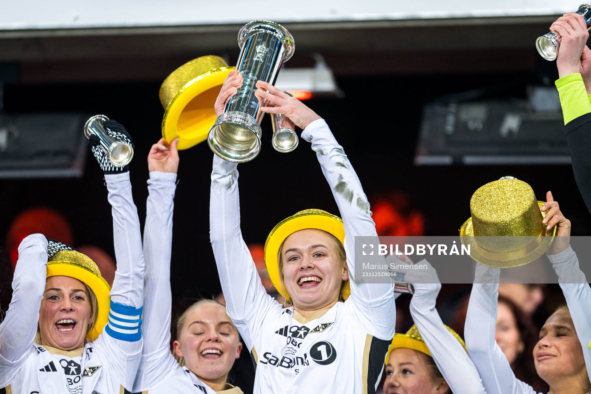 Elin Åhgren Sørum of Rosenborg celebrates with the trophy