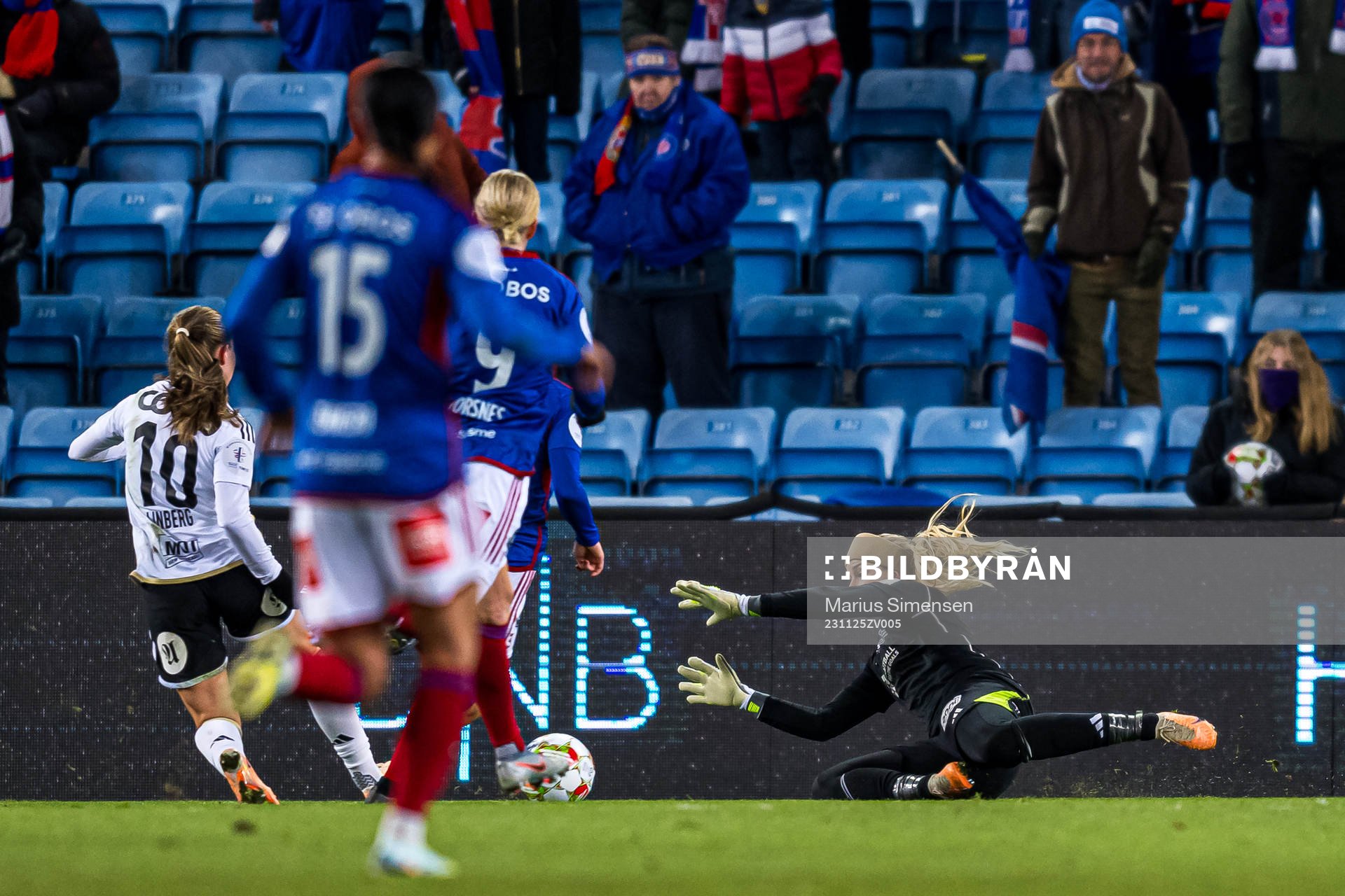 Camilla Linberg of Rosenborg and Guro Pettersen of