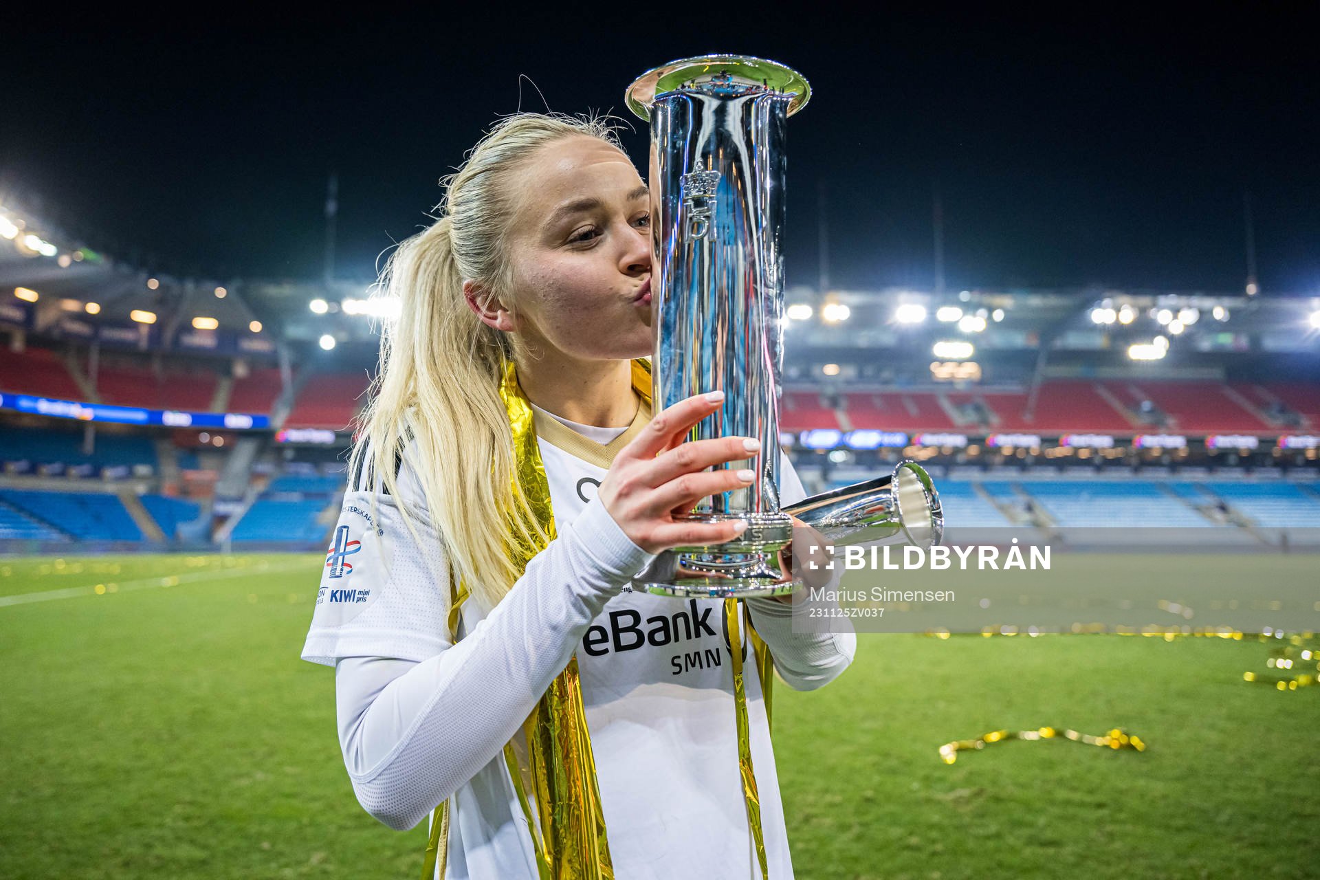 Anna Jøsendal of Rosenborg celebrates with the trophy