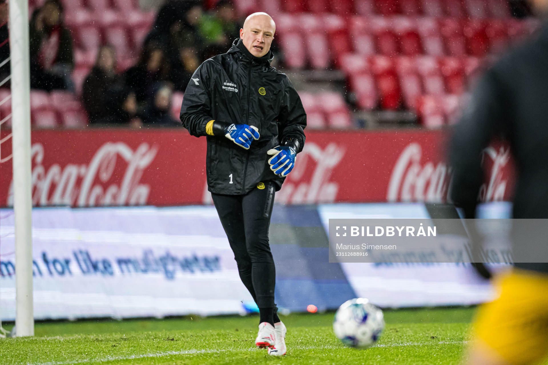 Julian Faye Lund of Bodø/Glimt warms up