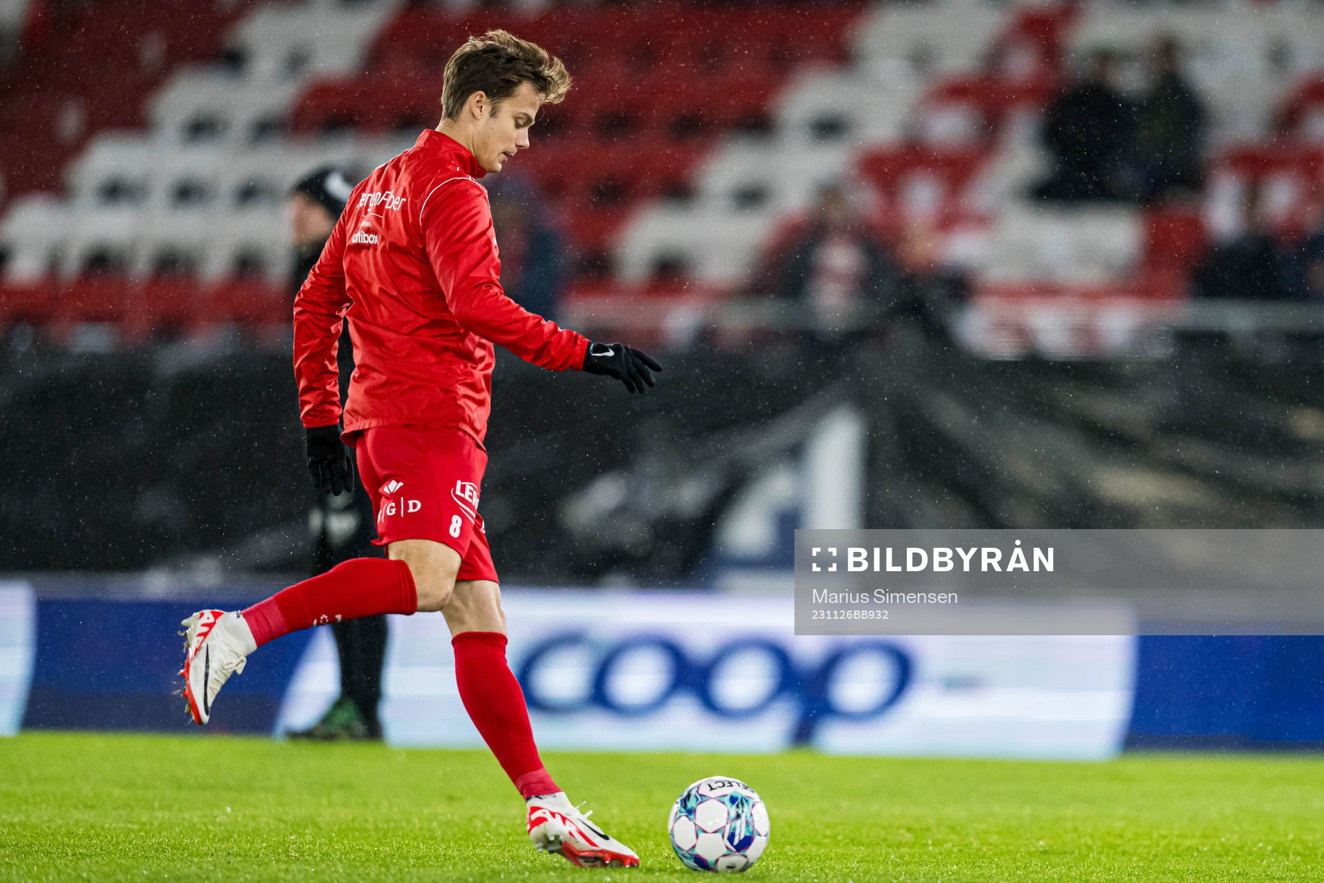 Felix Horn Myhre of Brann warms up