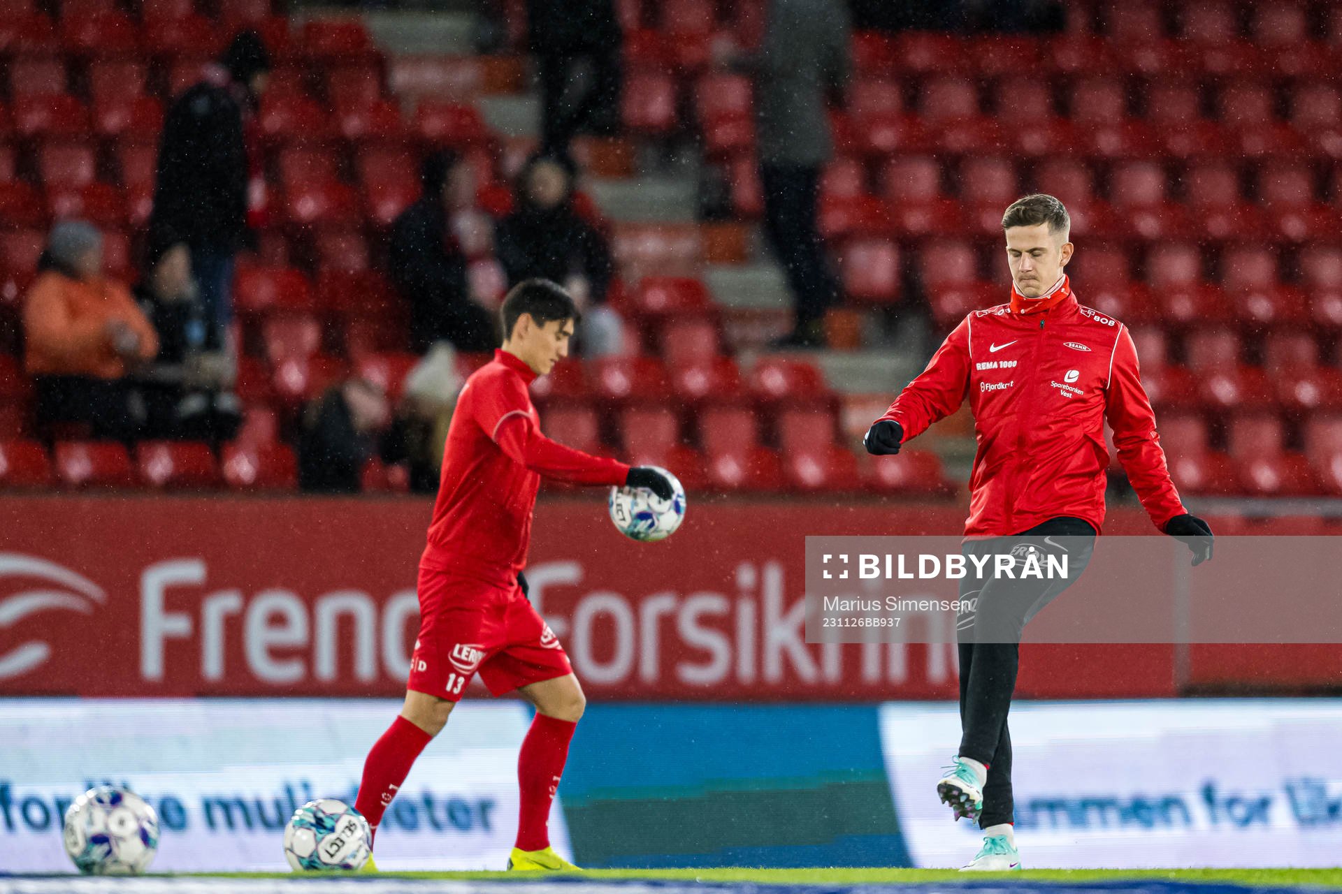 Sander Kartum of Brann warms up