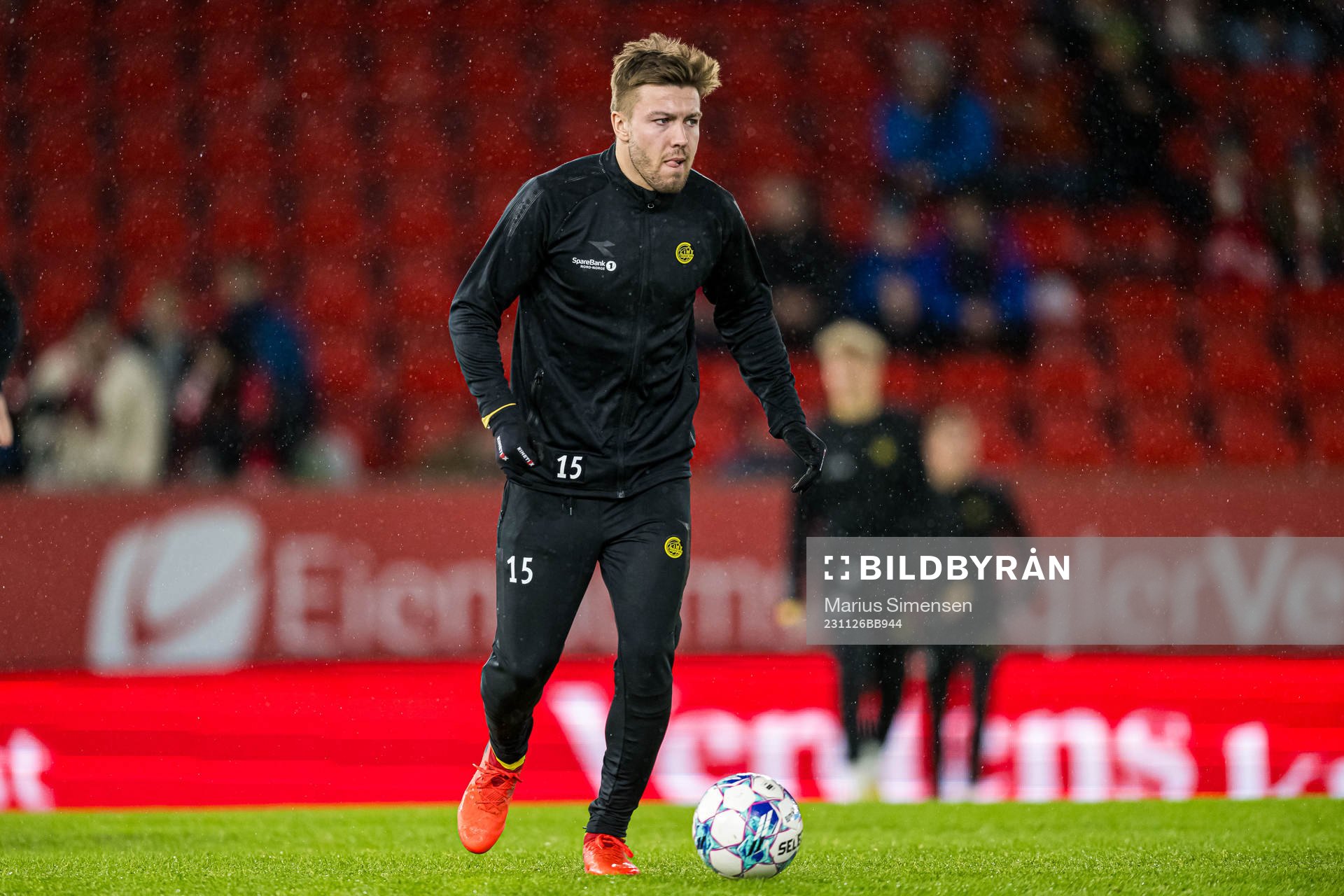 Fredrik Bjørkan of Bodø/Glimt warms up