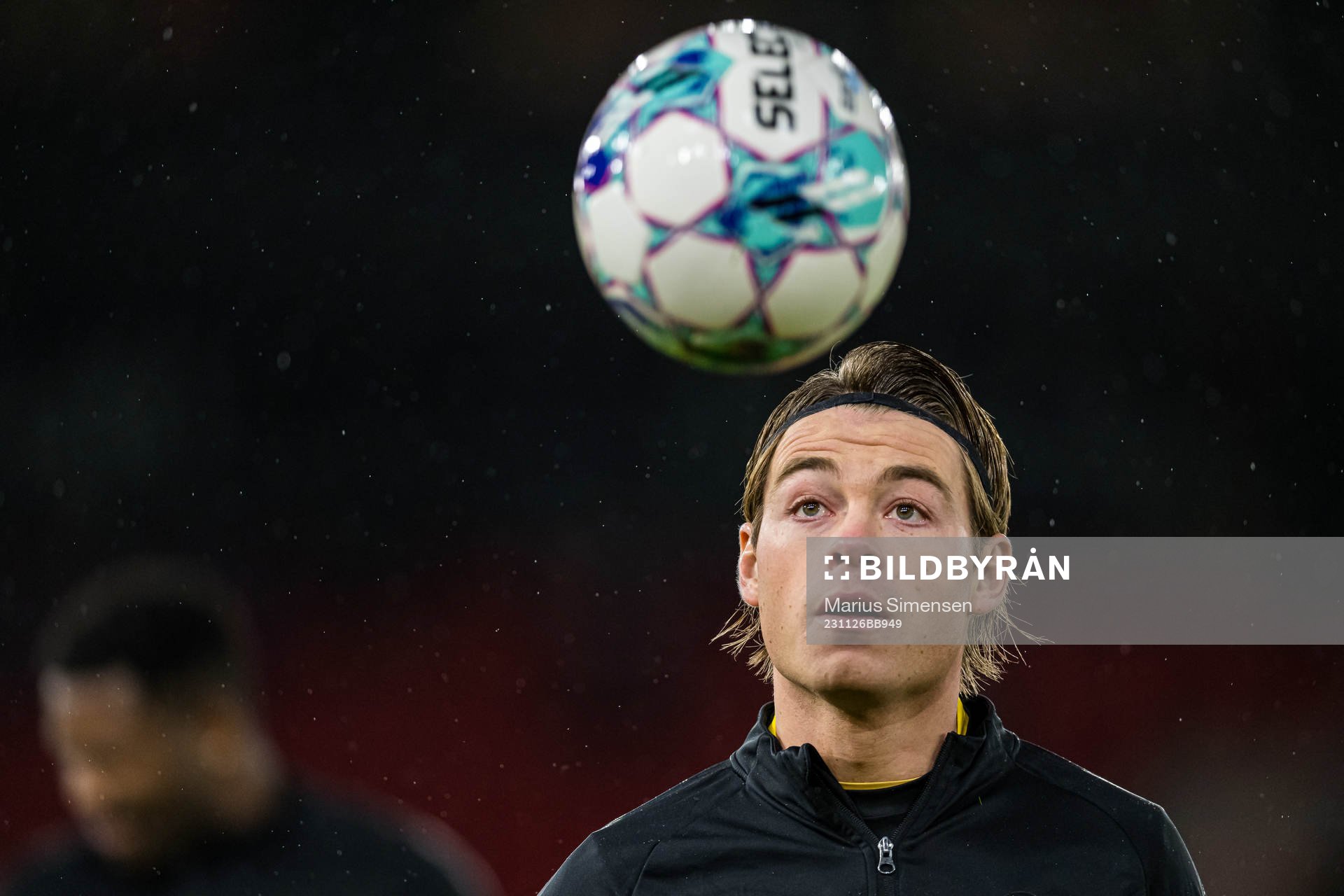 Patrick Berg of Bodø/Glimt warms up