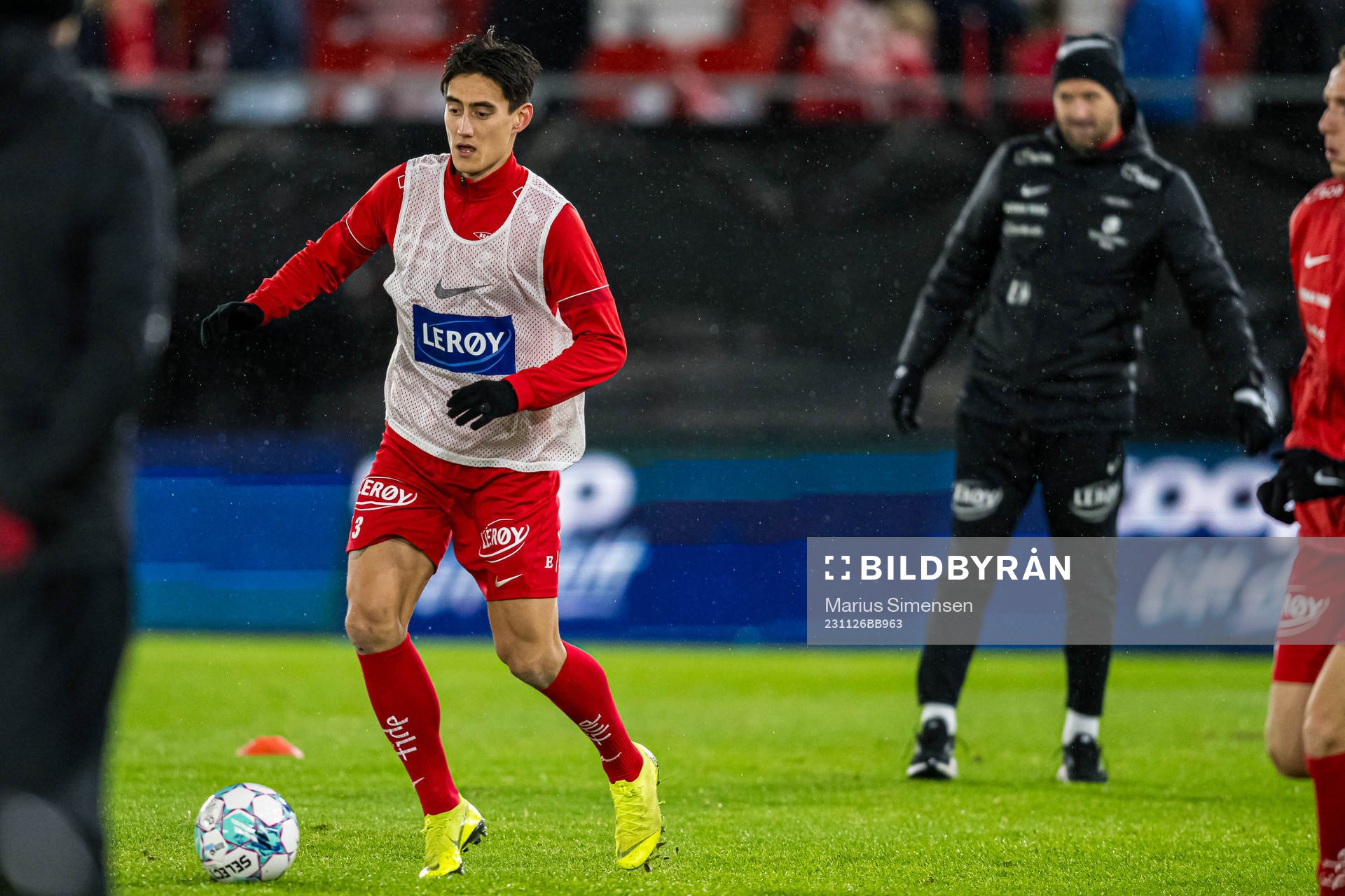 Svenn Crone of Brann warms up
