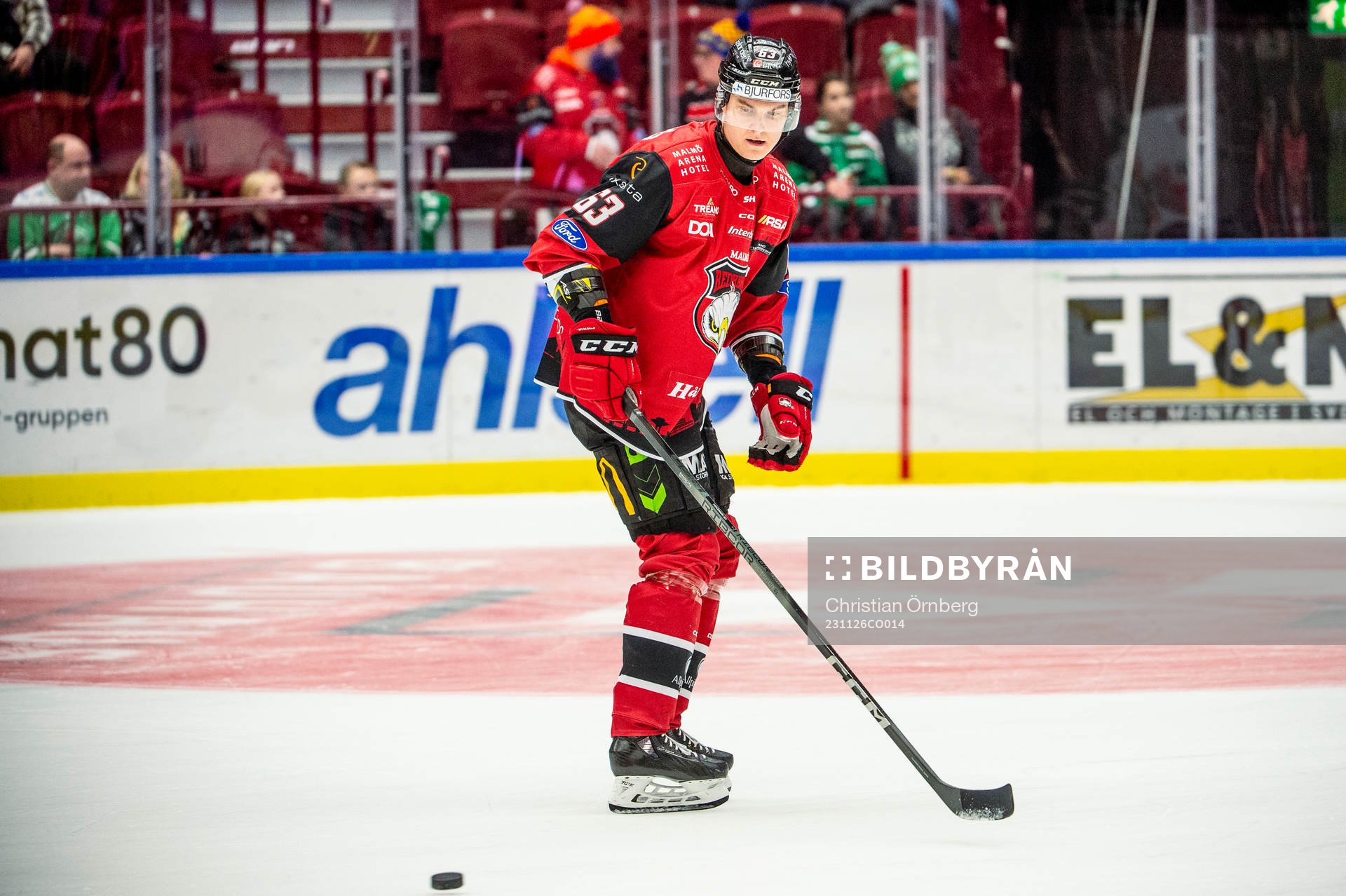 Malmö Redhawks Fredrik Händemark  värmer upp innan