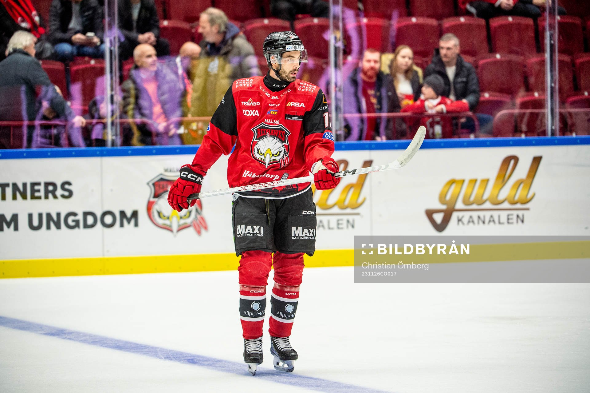 Malmö Redhawks Markus Lauridsen värmer upp innan