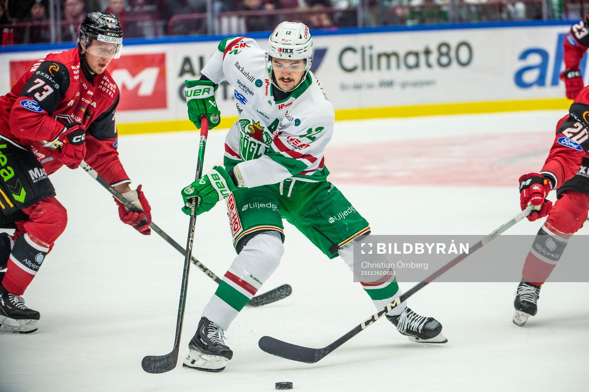 Rögles Brady Ferguson mot Malmö Redhawks Adam Ollas