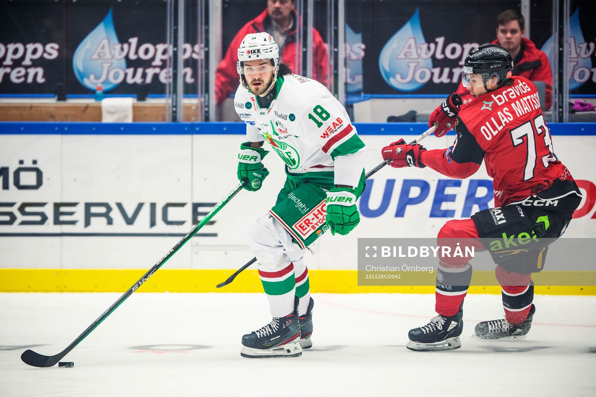 Rögles Dennis Everberg och Malmö Redhawks Adam Ollas