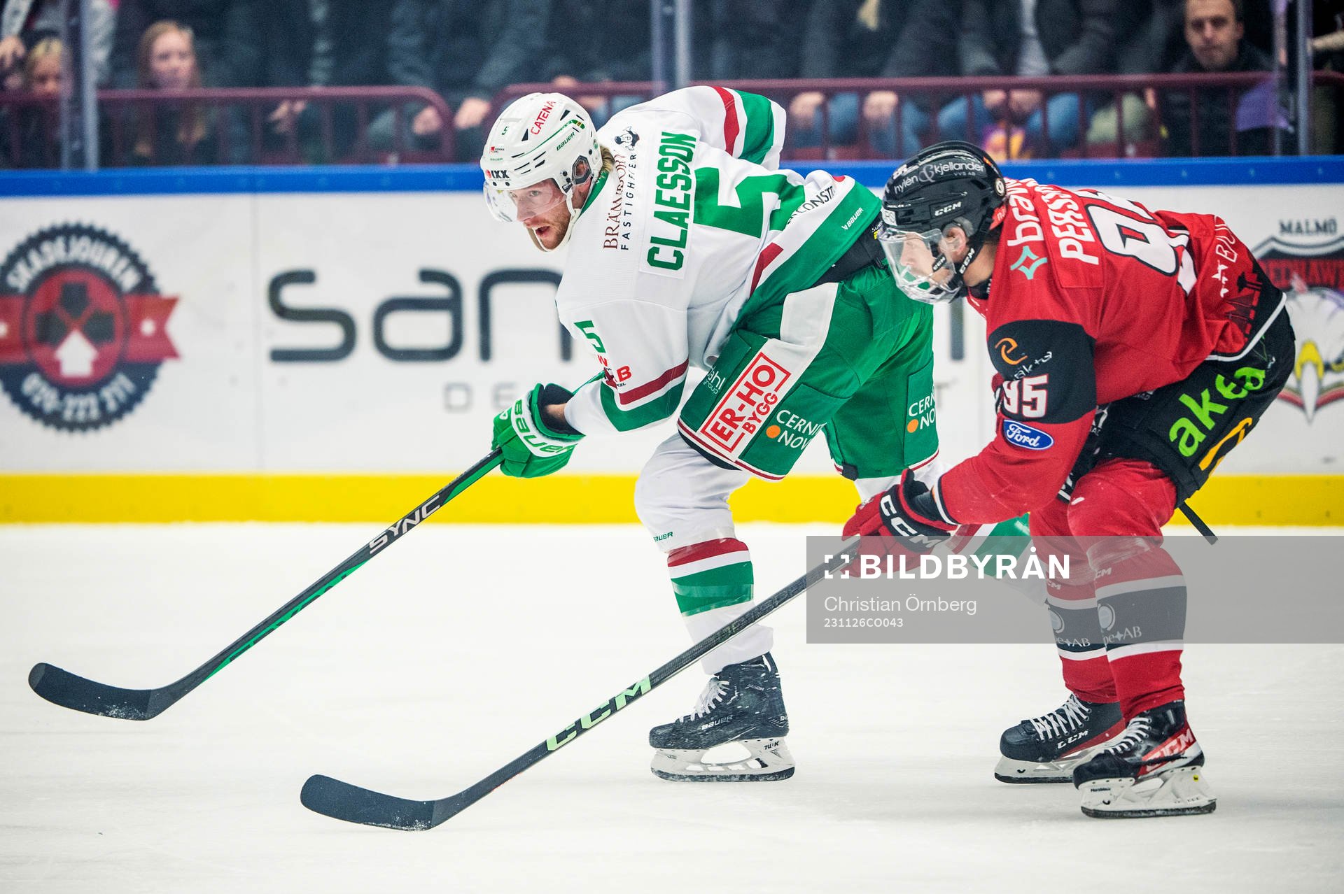 Rögles Ludvig Claesson mot Malmö Redhawks Carl Persson