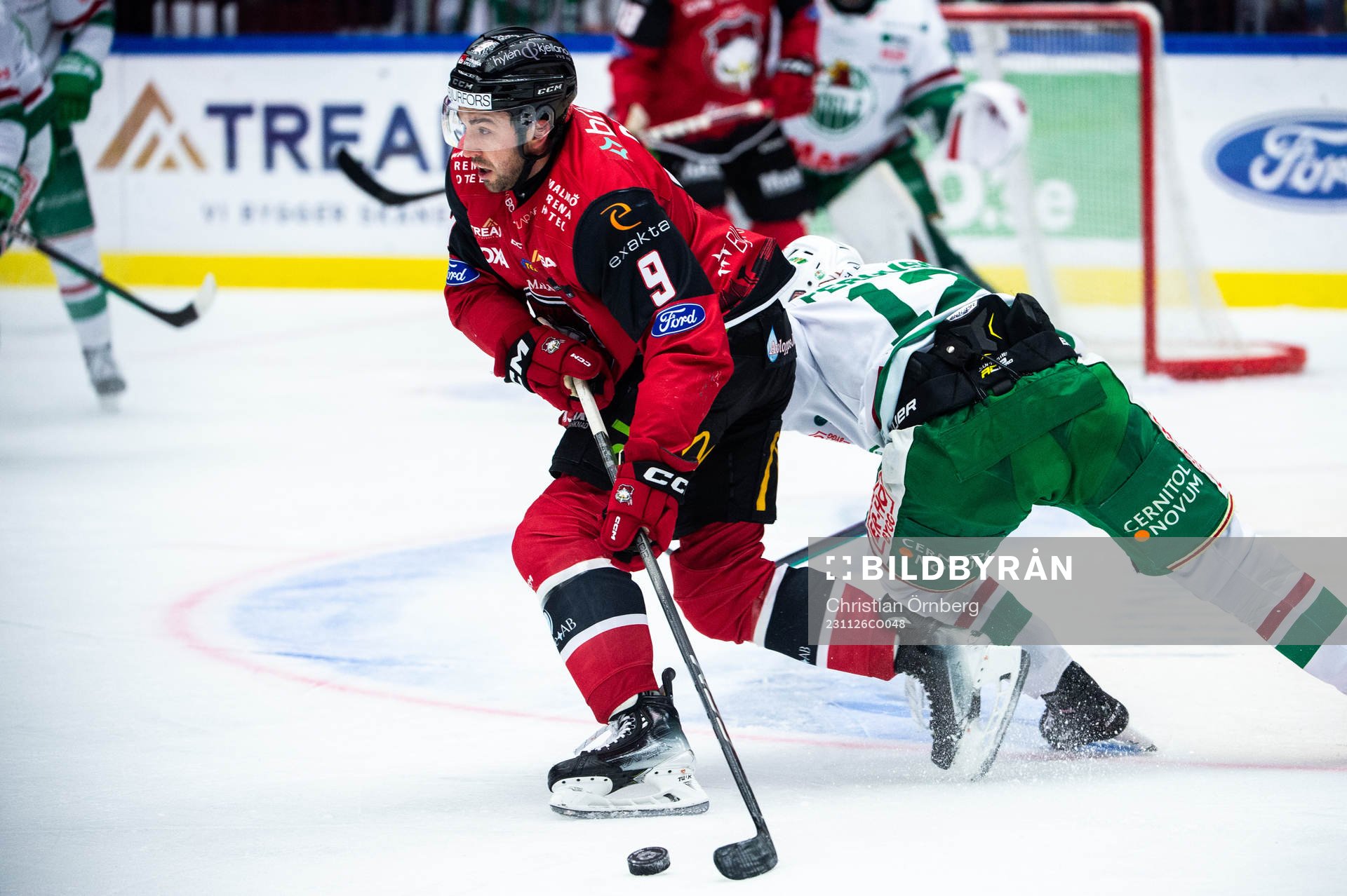 Malmö Redhawks Alan Quine och Rögles Brady Ferguson