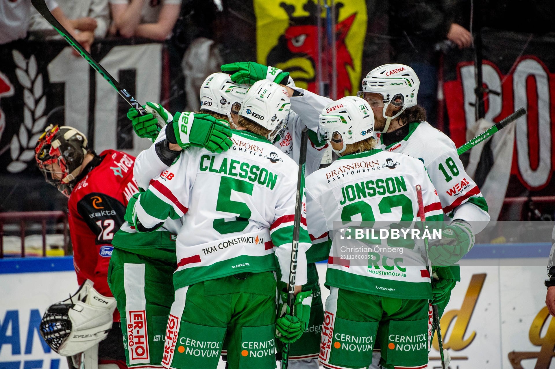 Rögles spelare jublar