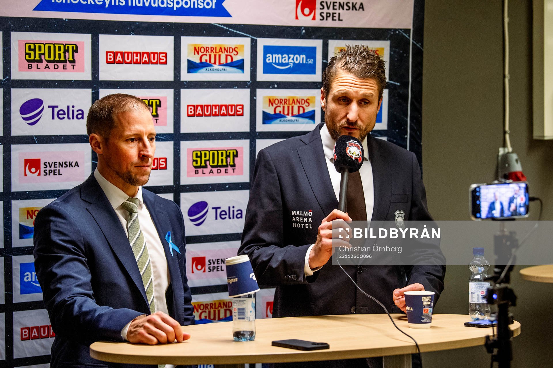 Rögles tränare Cam Abbott och Malmö Redhawks tränare