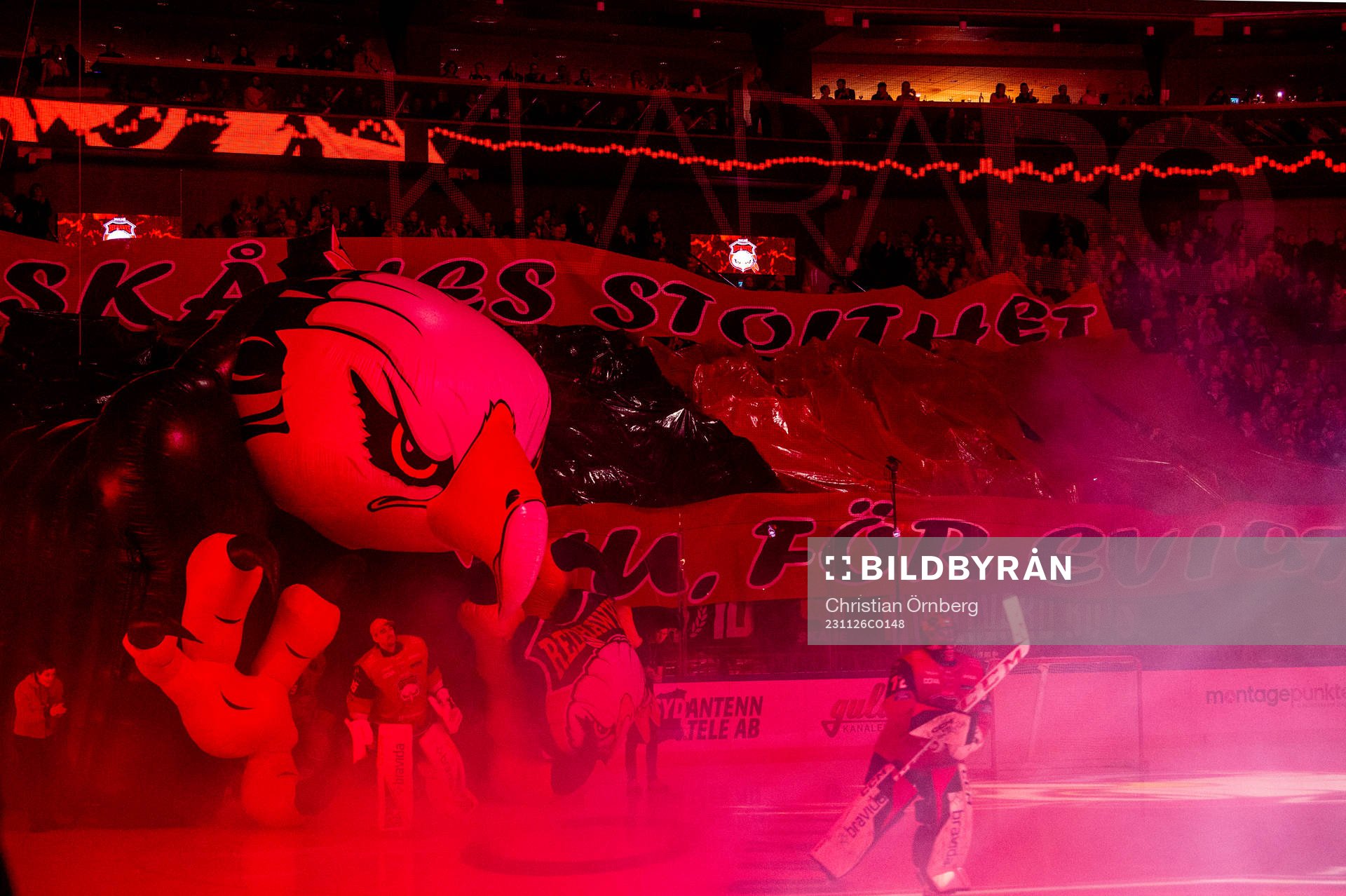 Malmö Redhawks supportrars tifo innan ishockeymatchen i