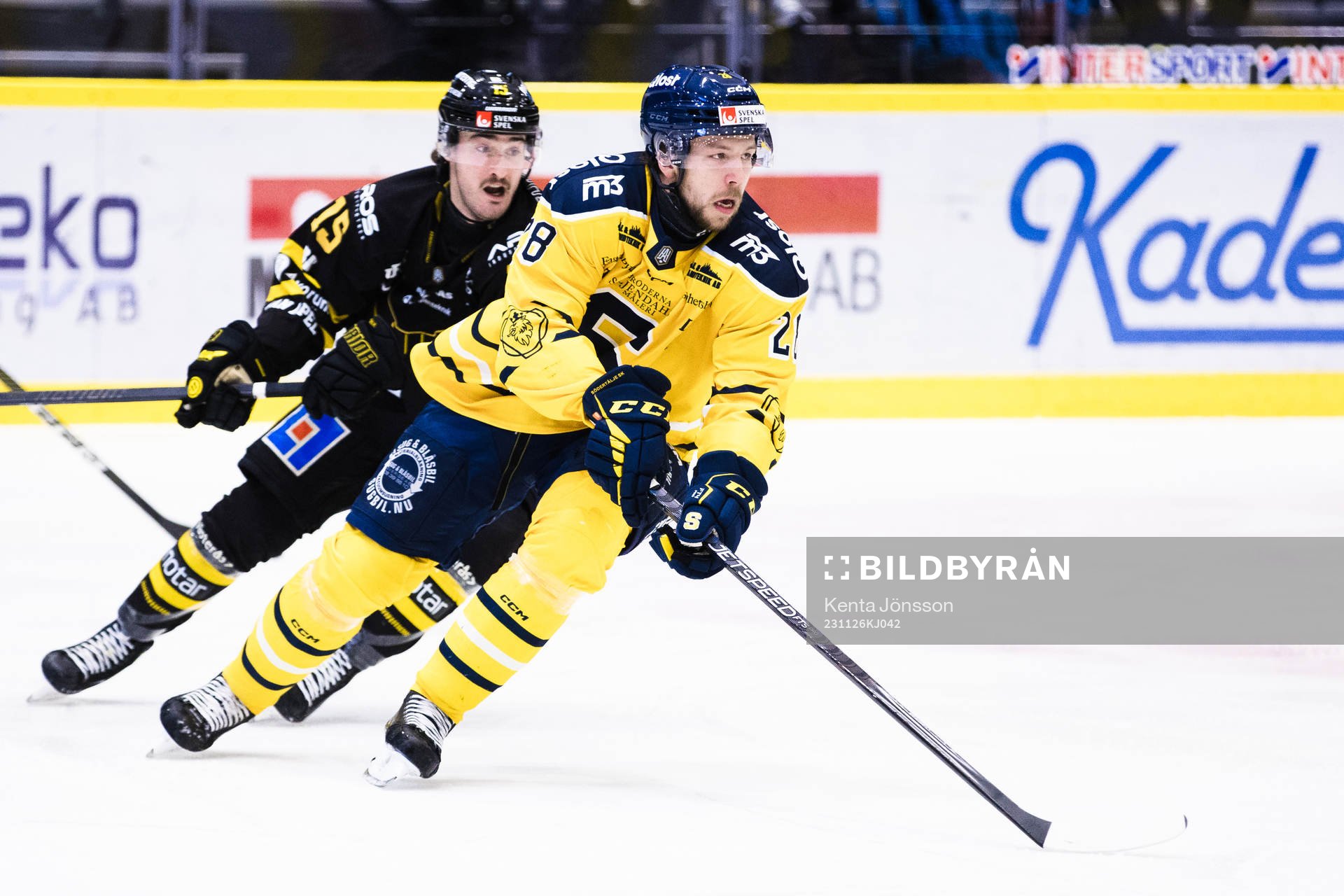 Västerås Jared Dmytriw och Södertäljes Emil Alba