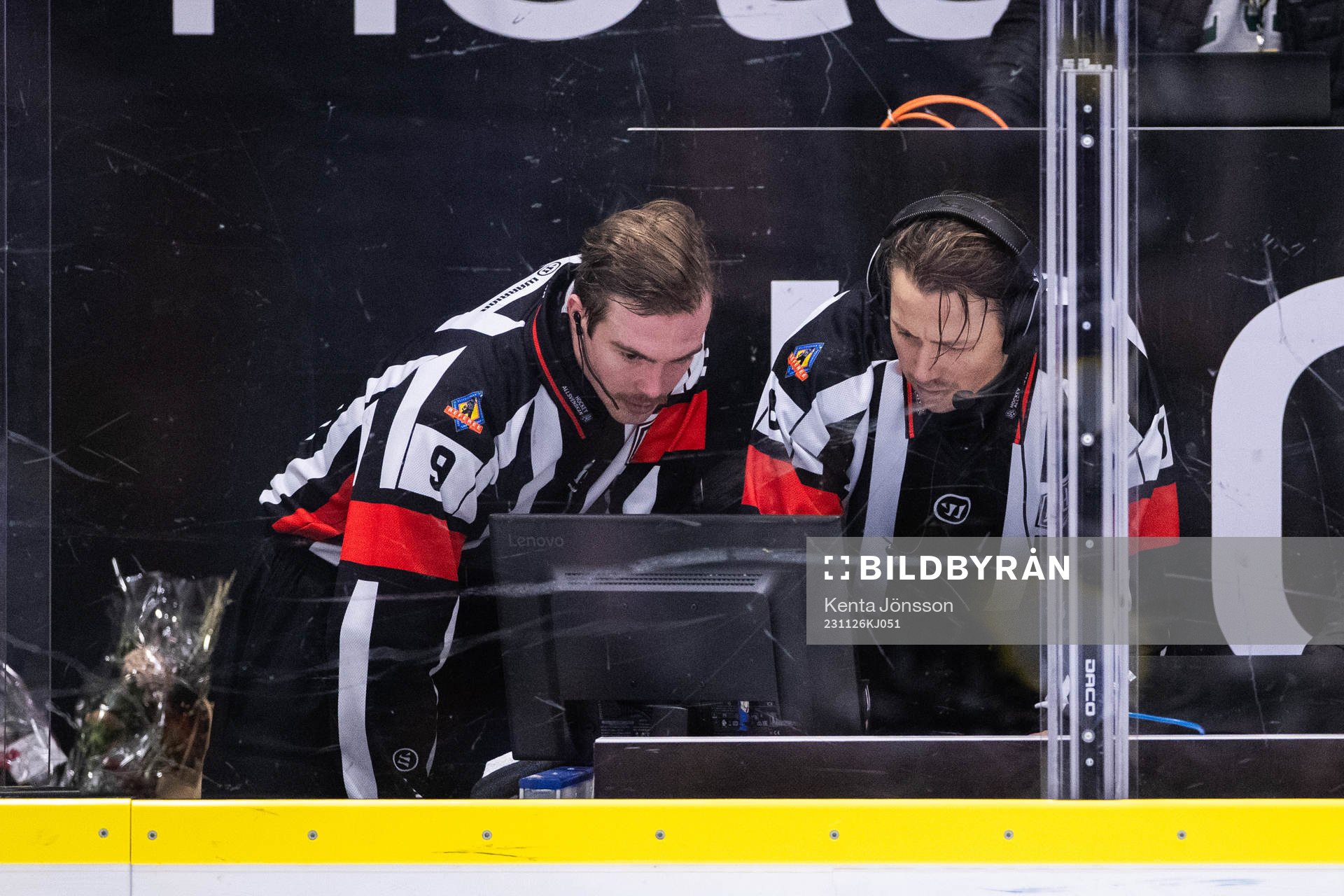 Domare Robin Jacobsson och Domare Filip Eriksson