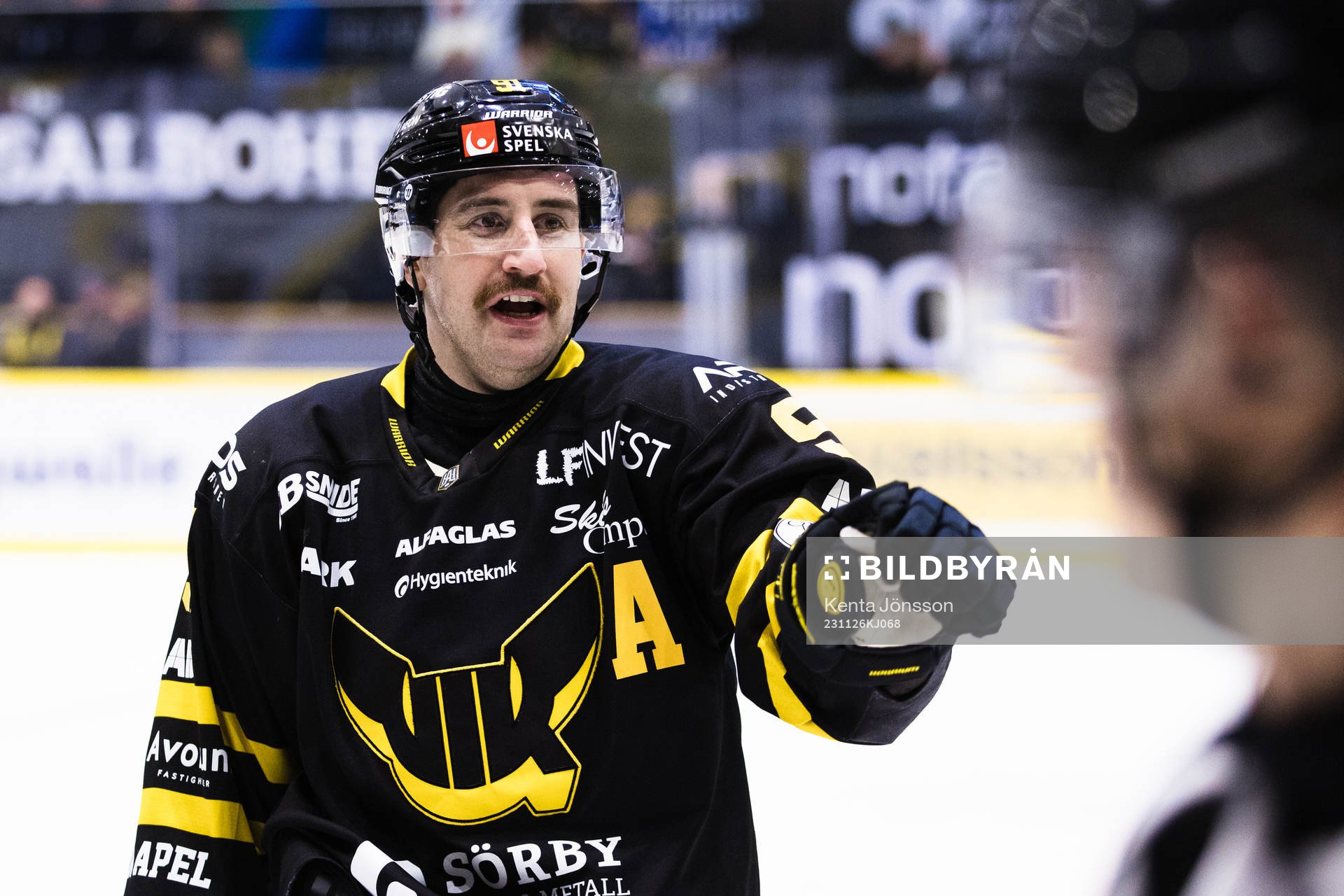 Västerås Nicholas Hutchison reagerar