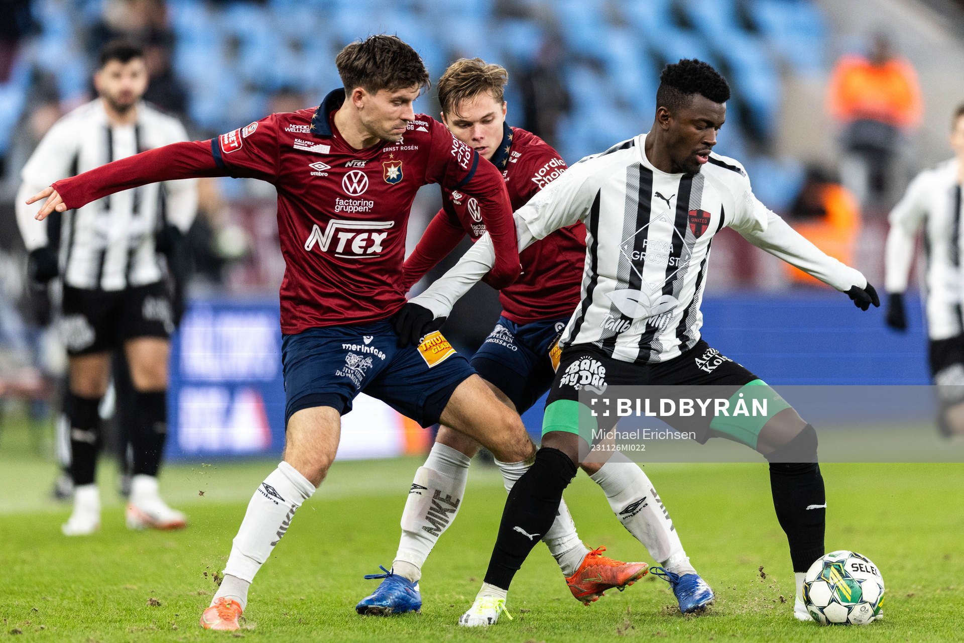 Örgrytes Daniel Paulson och Nordic Uniteds Mamadouba Diaby
