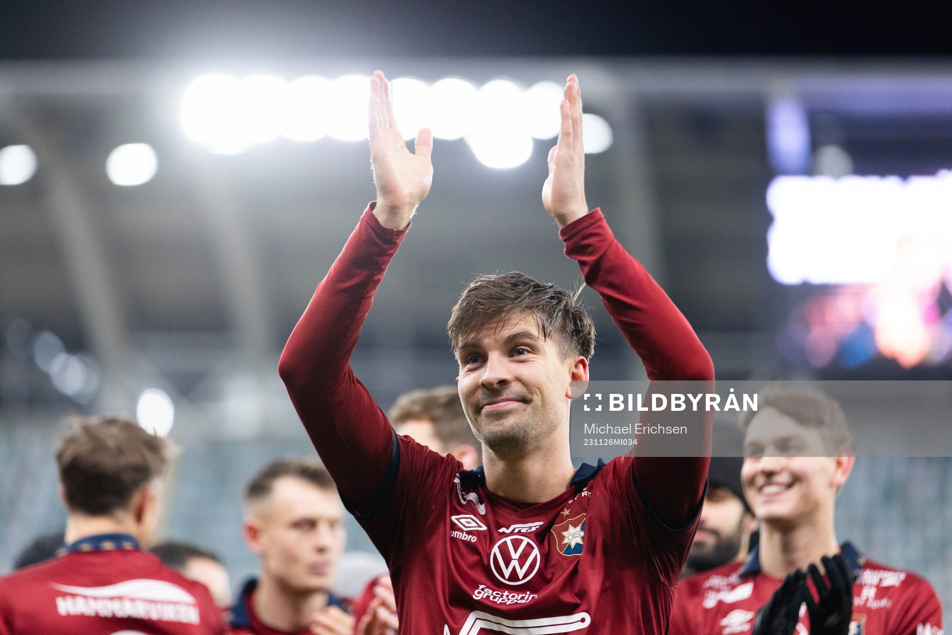 Örgrytes Daniel Paulson jublar med lagkamraterna