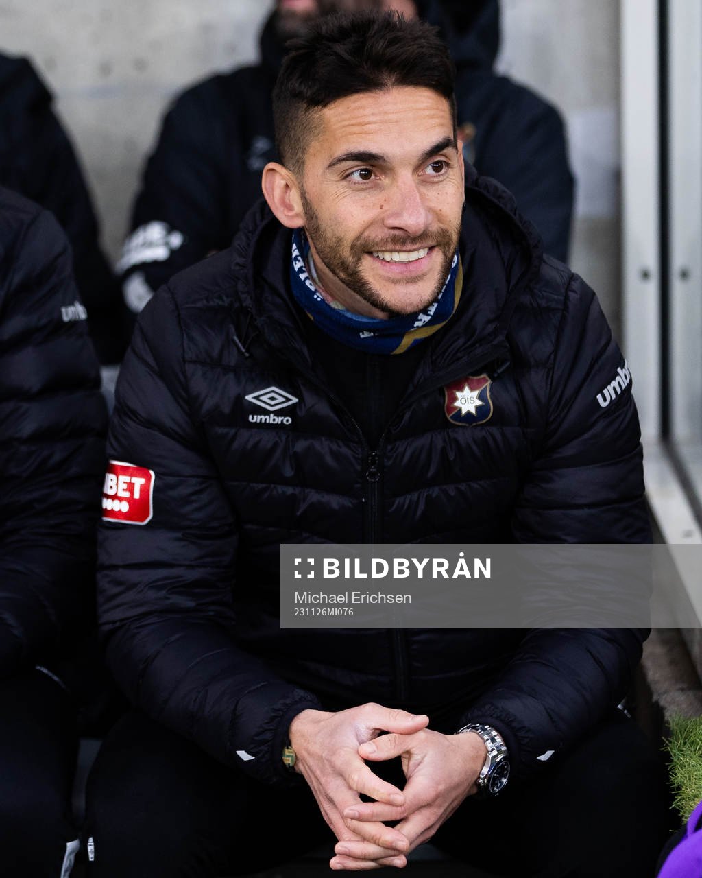 Örgrytes tränare Xabier Ruiz Ocenda innan fotbollsmatchen