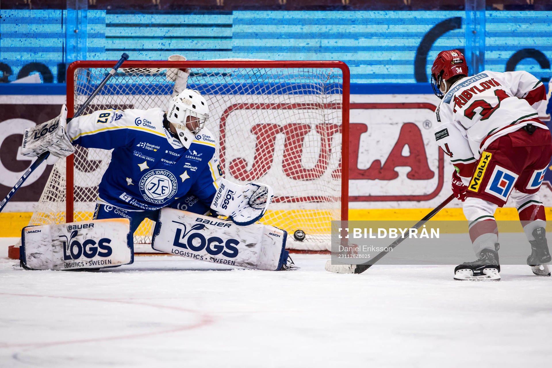 Leksands målvakt Ellen Jonsson och Modos Vendula Pribylova