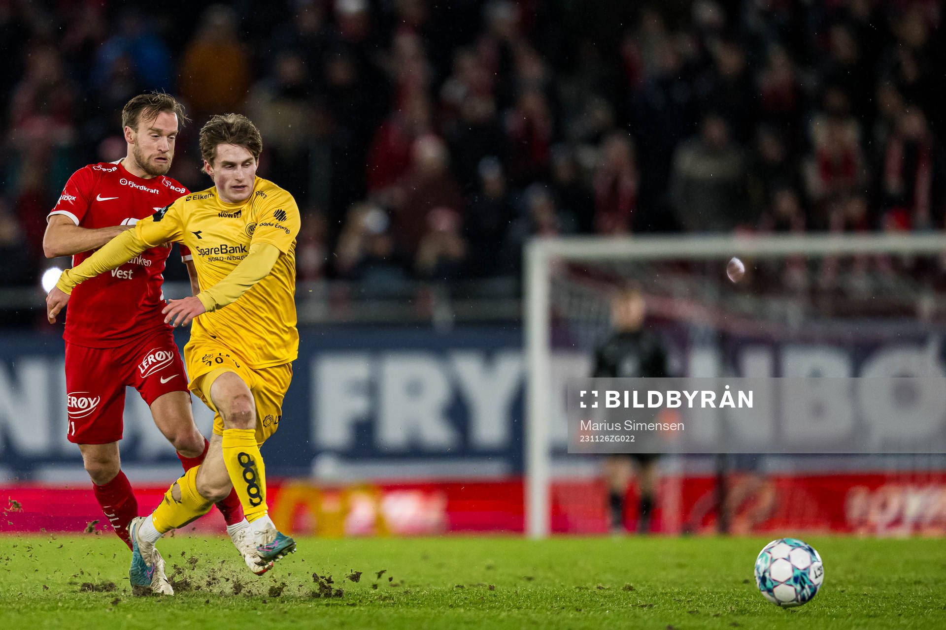 Bård Finne of Brann and Fredrik Sjøvold of Bodø/Glimt during the Eliteserien match between Brann and Bodø/Glimt on November 26, 2023 in Bergen.