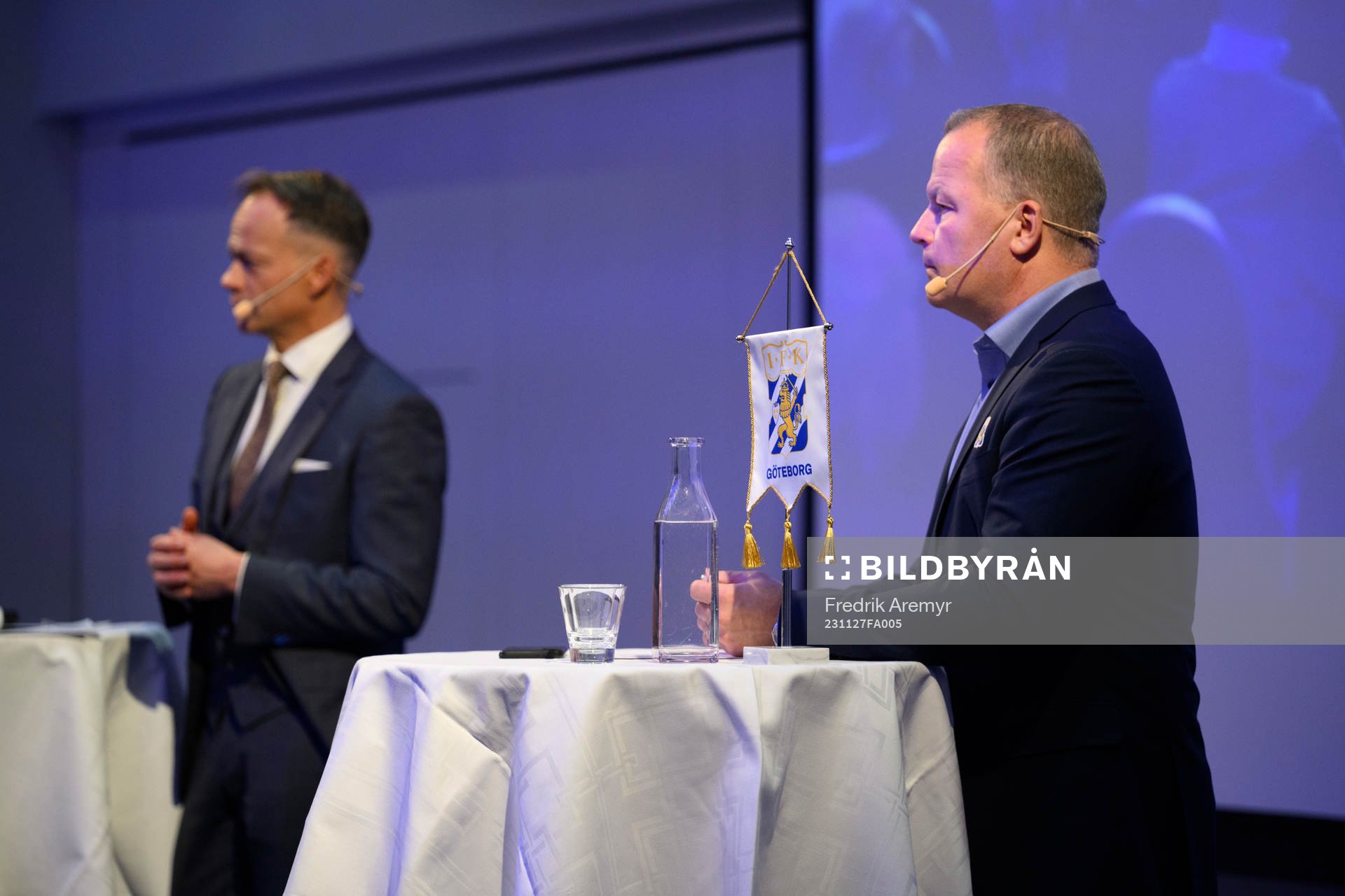 Ett klubbmärke under ett medlemsmöte med IFK Göteborg den 27 november 2023 i Göteborg. 