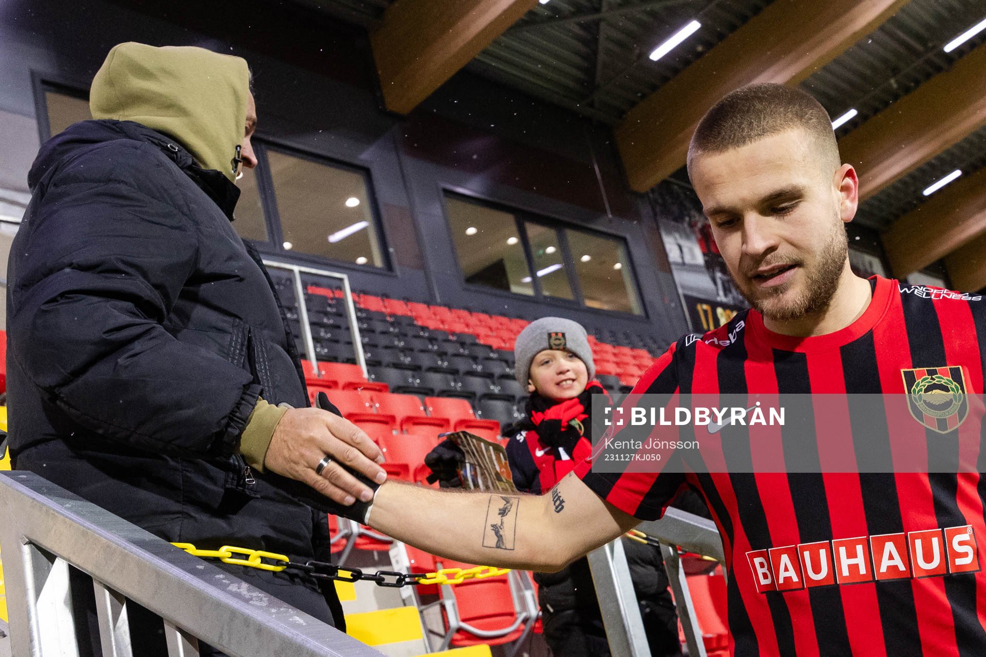 Brommapojkarnas Amadeus Sögaard och Runar Sögaard jublar