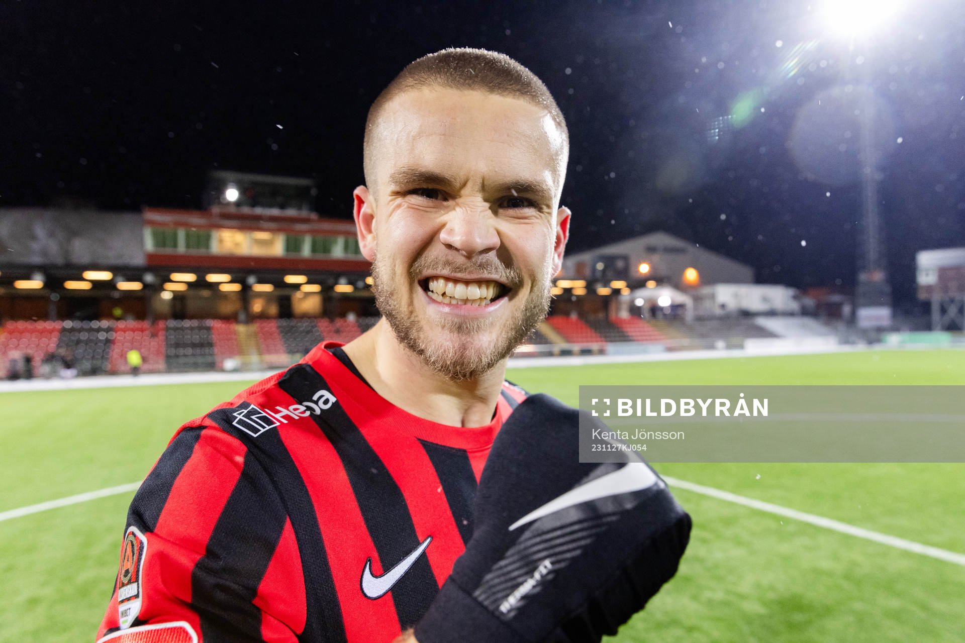 Brommapojkarnas Amadeus Sögaard jublar