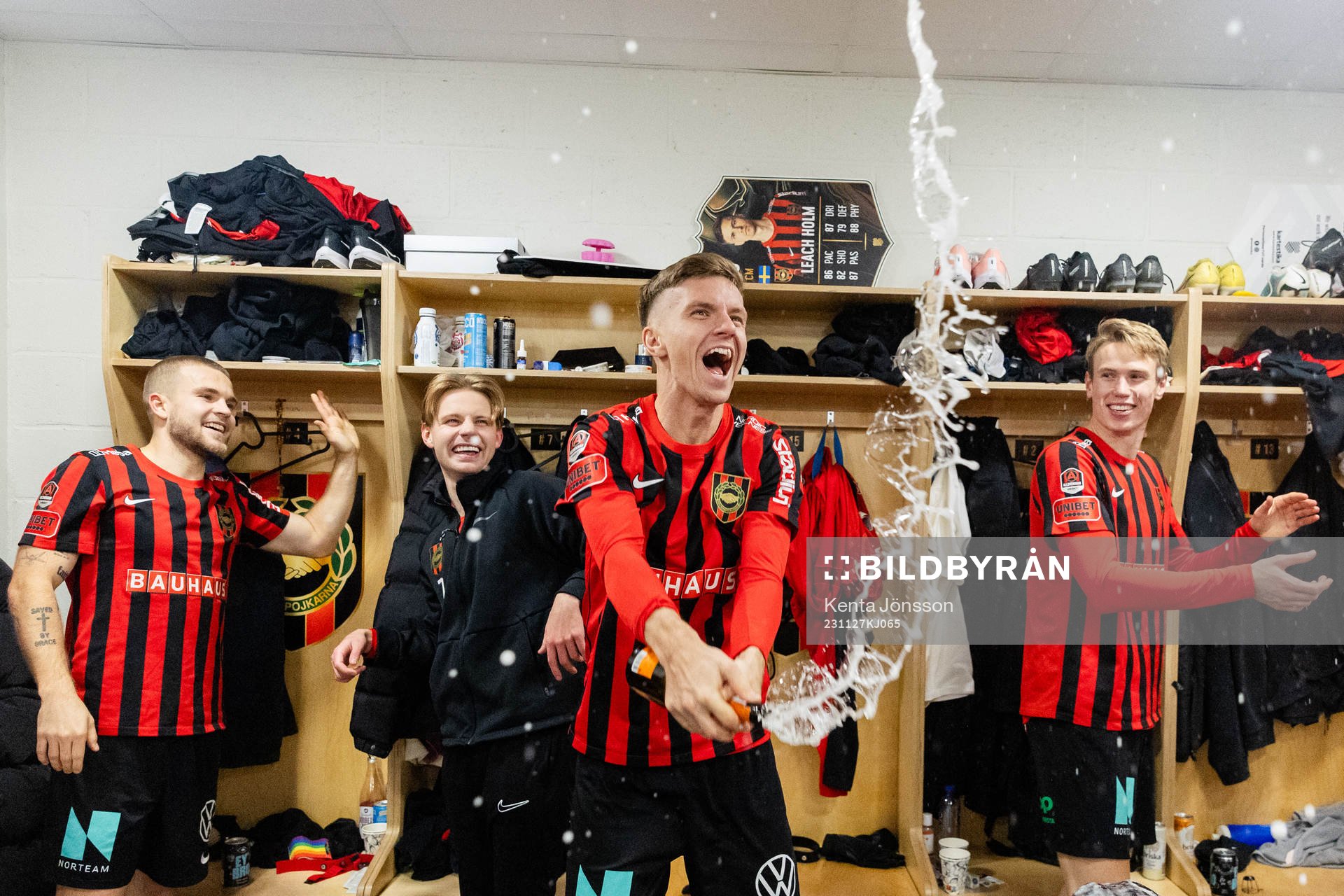 Brommapojkarnas Samuel Leach Holm jublar med Amadeus Sögaard, Oscar Pettersson och Torbjörn Lysaker Heggem i omklädningsrummet efter fotbollsmatchen i kvalet till Allsvenskan mellan Brommapojkarna och Utsikten den 27 november 2023 i Stockholm. 
