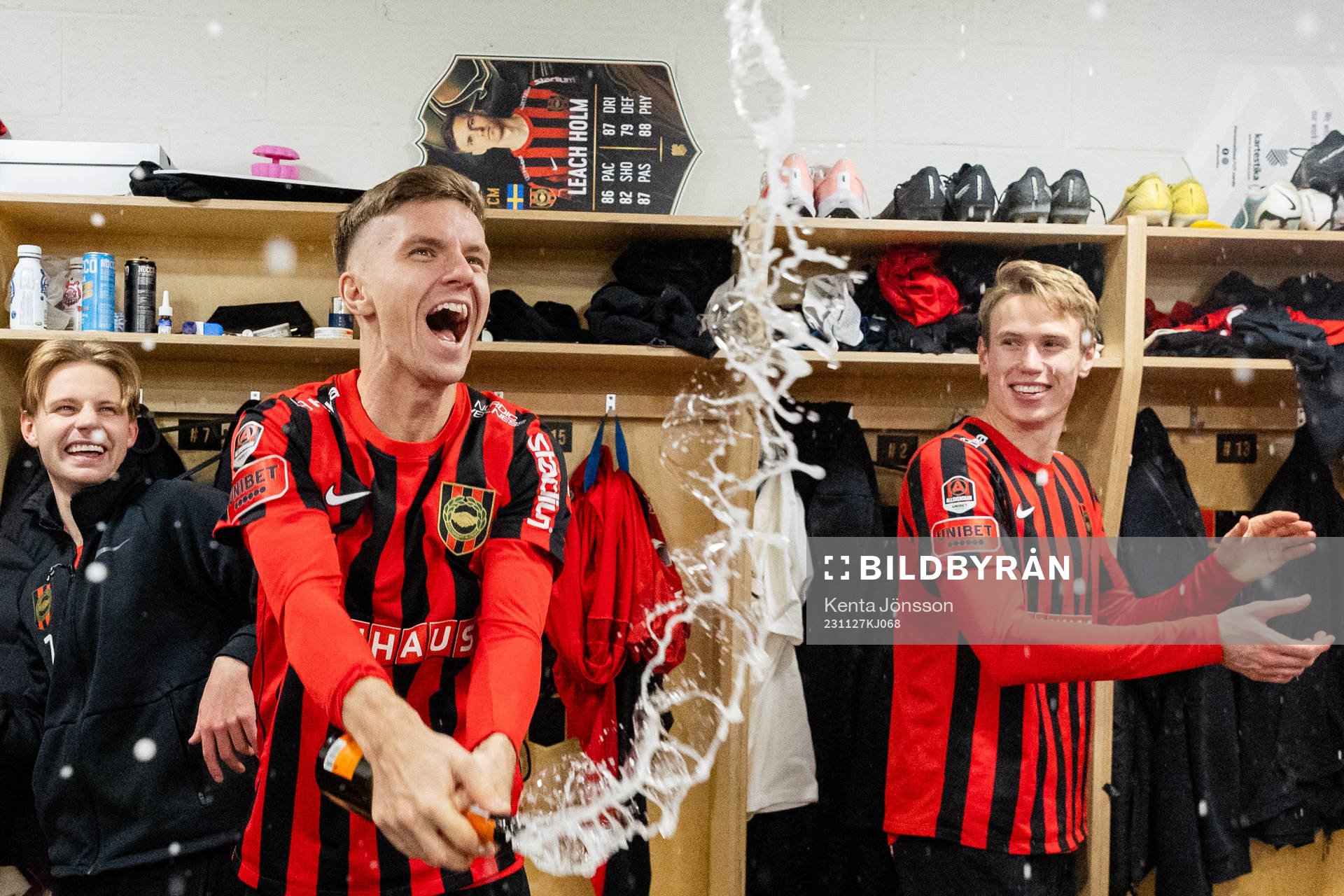 Brommapojkarnas Samuel Leach Holm jublar i