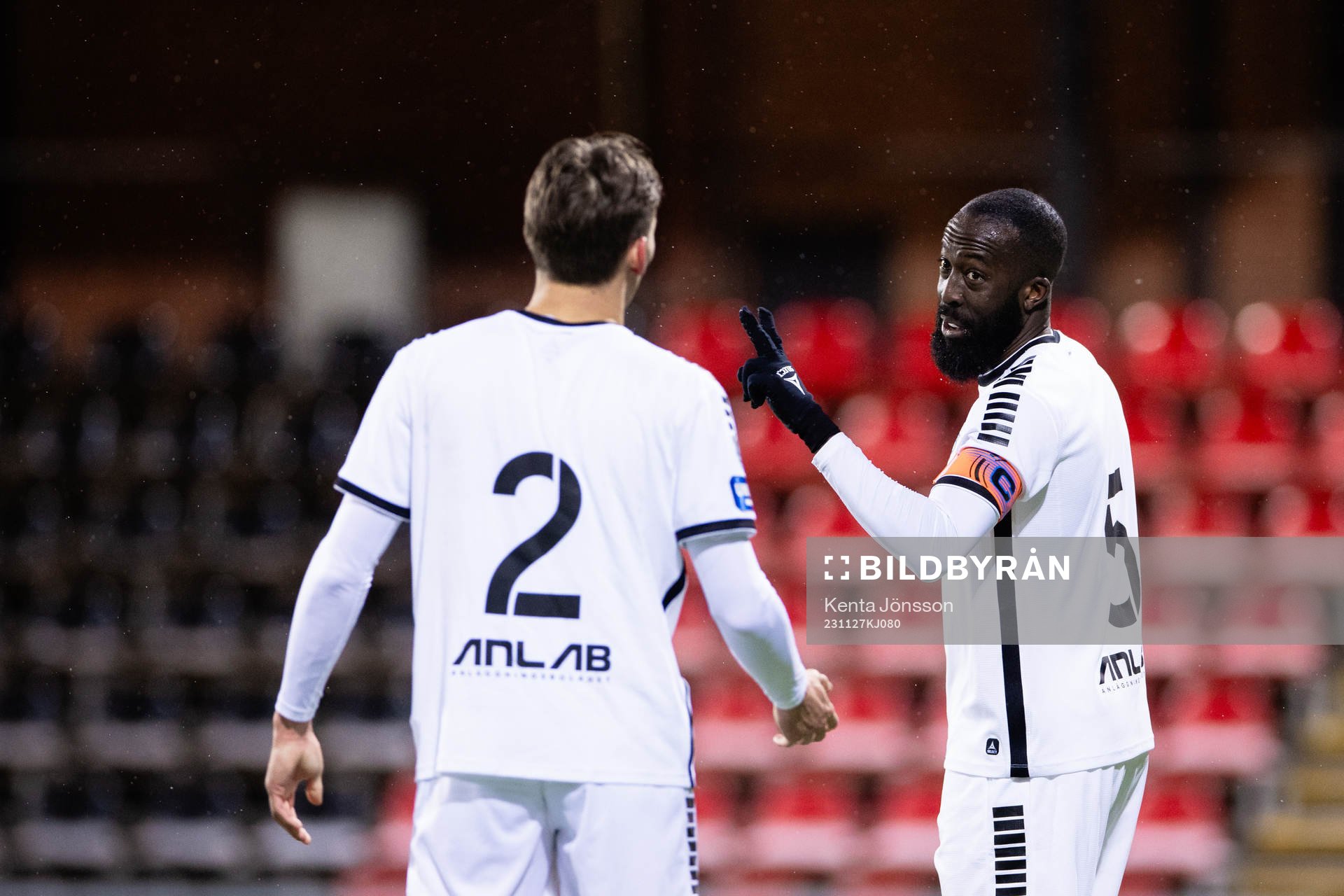 Utsiktens Ronald Mukiibi och Wilhelm Nilsson deppar