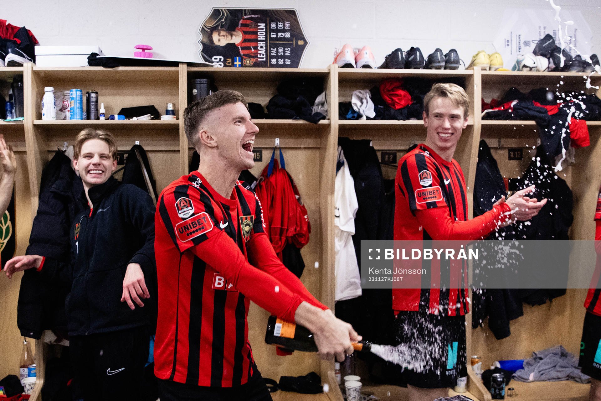 Brommapojkarnas Samuel Leach Holm jublar med Oscar