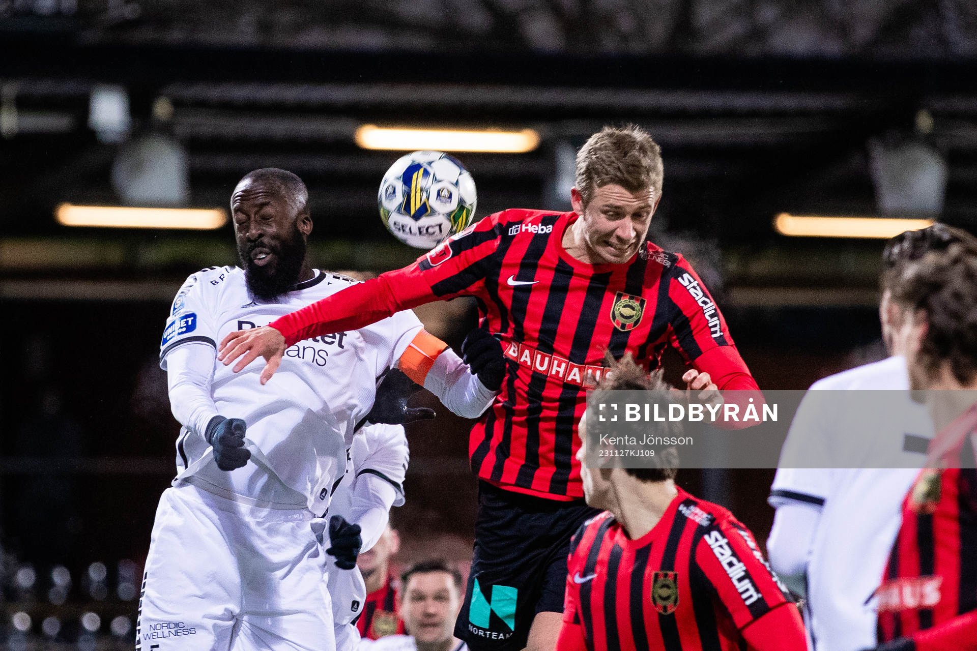 Utsiktens Ronald Mukiibi och Brommapojkarnas Ludvig Fritzson