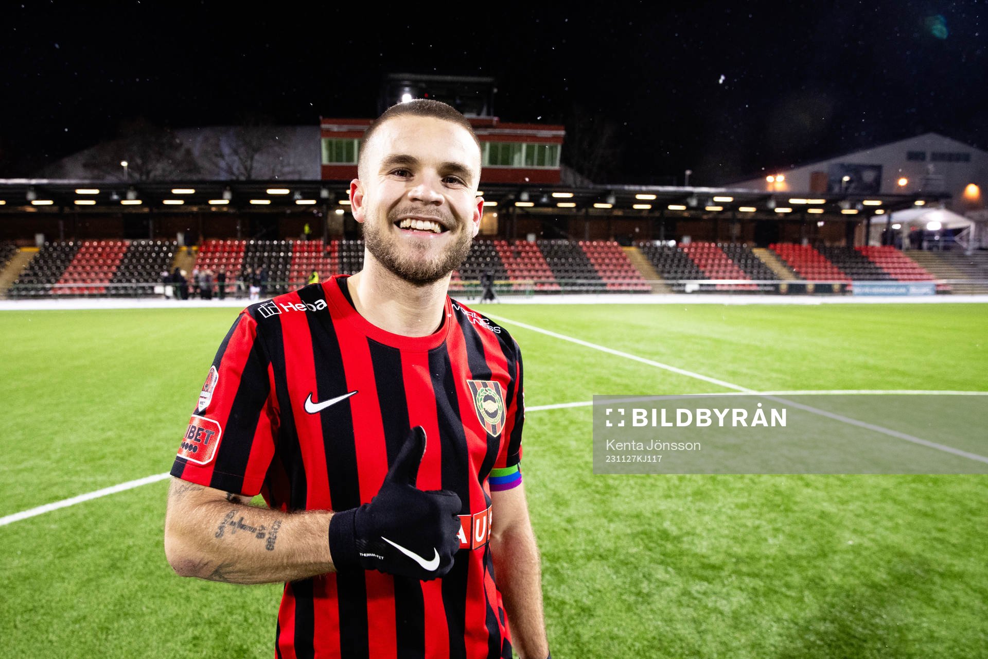 Brommapojkarnas Amadeus Sögaard jublar