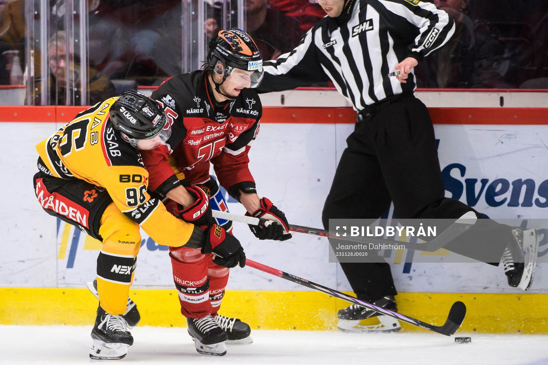 Luleås Pontus Andreasson och Örebros Philip Holm jublar