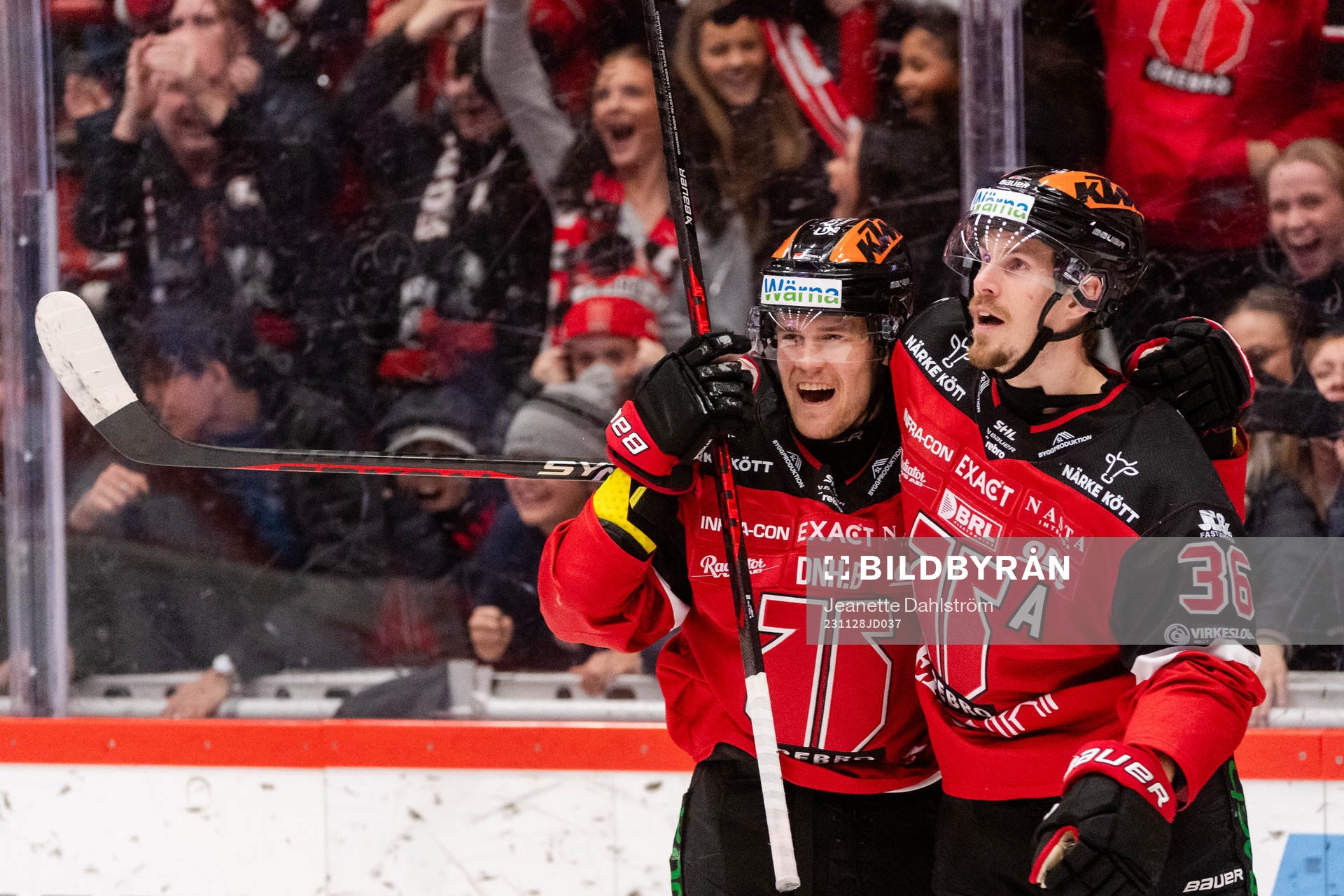 Örebros William Wikman och Emil Larsson jublar