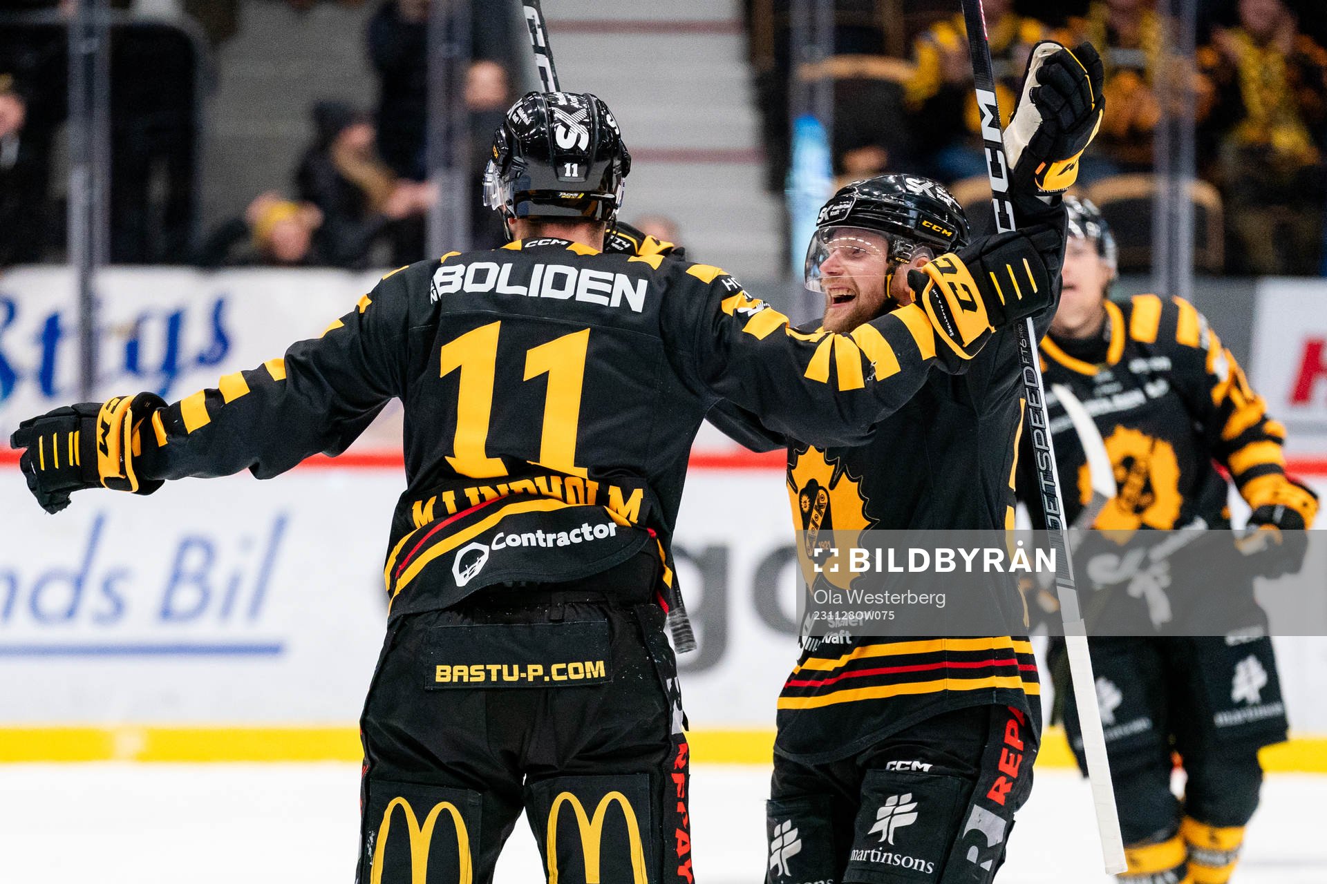 Skellefteås Max Lindholm och Oskar Nilsson jublar