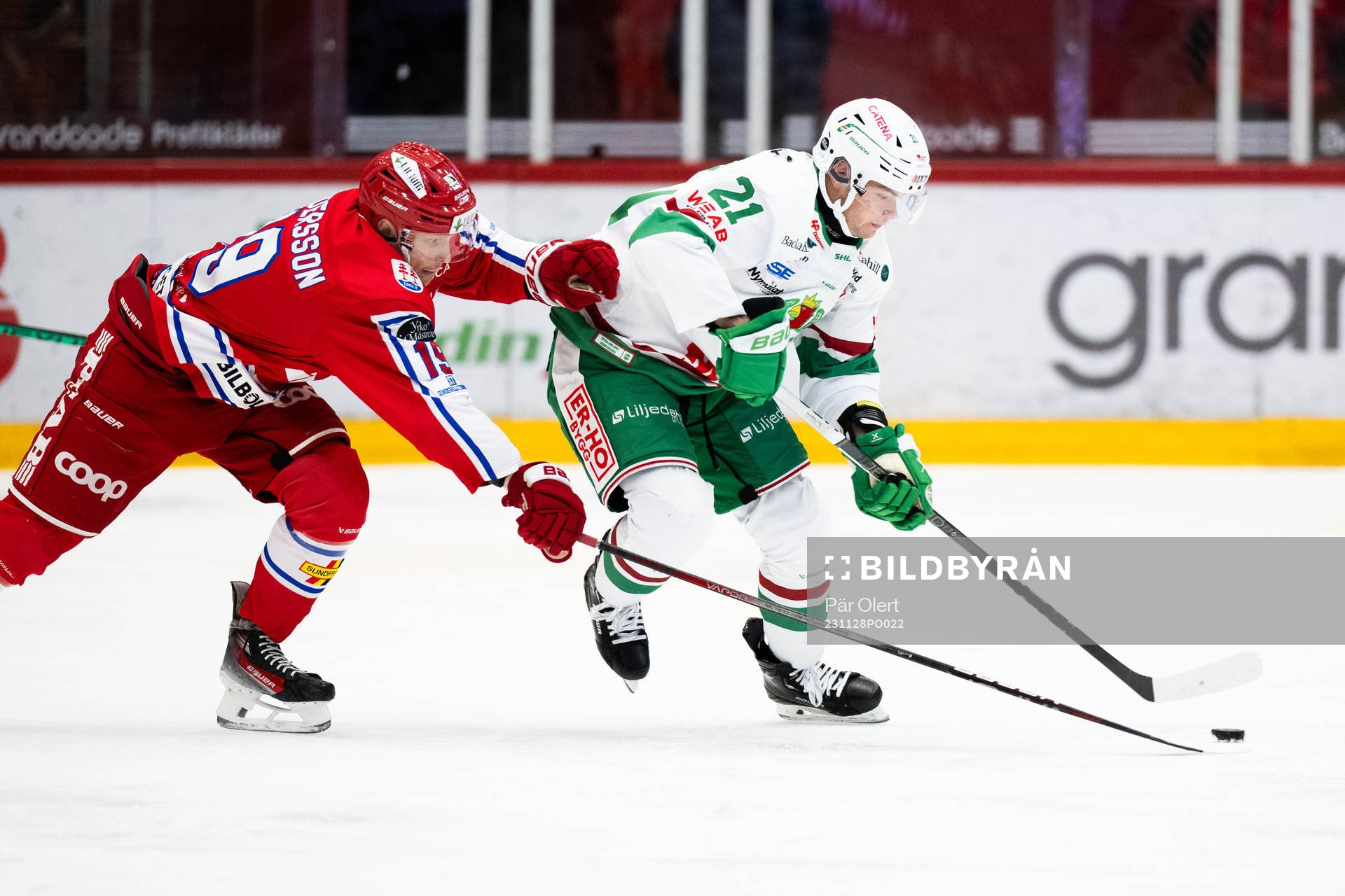 Timrås Erik Andersson och Rögles Henry Bowlby