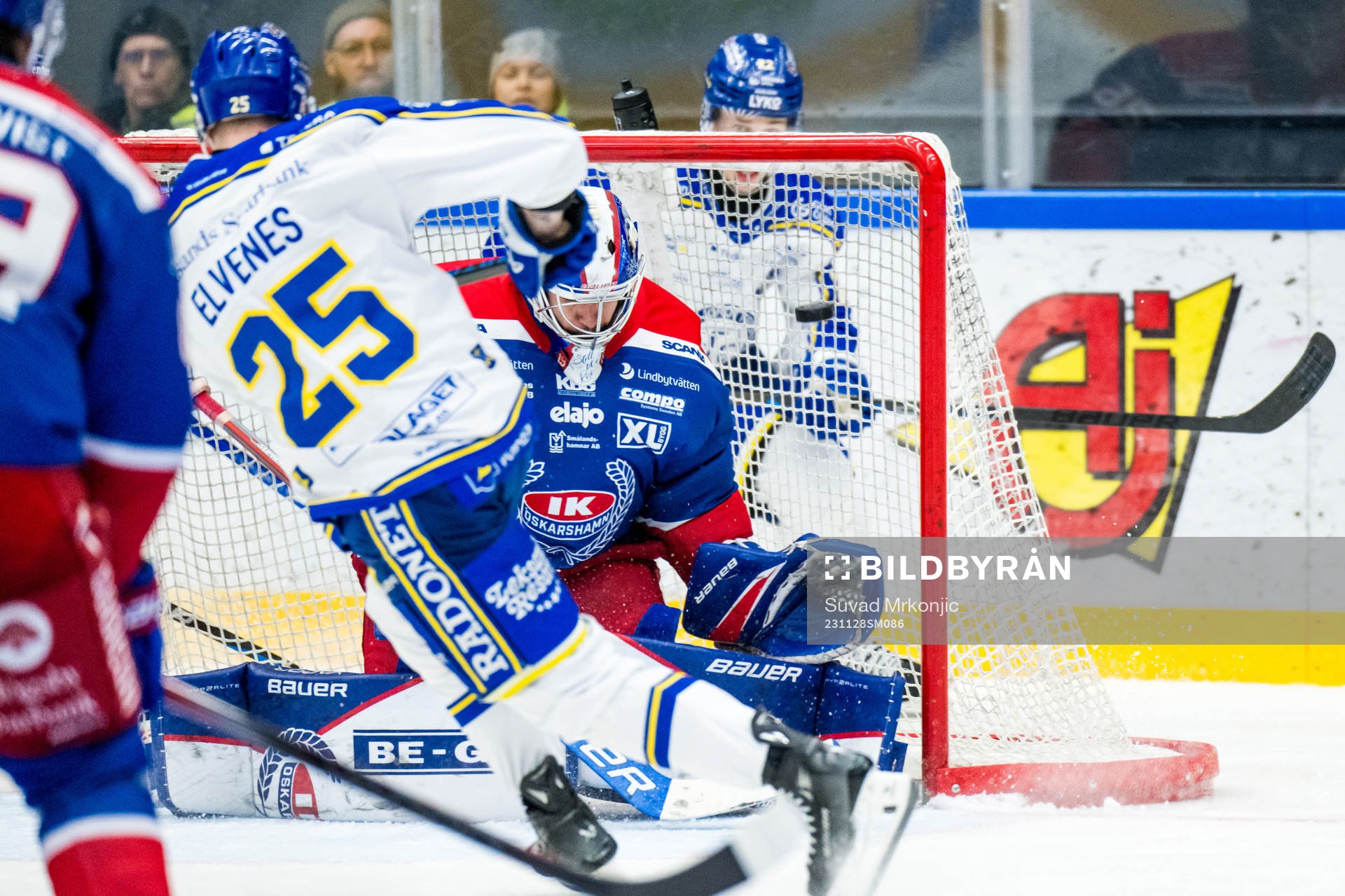 Leksands Lucas Elvenes gör 3-5 bakom Oskarshamns målvakt